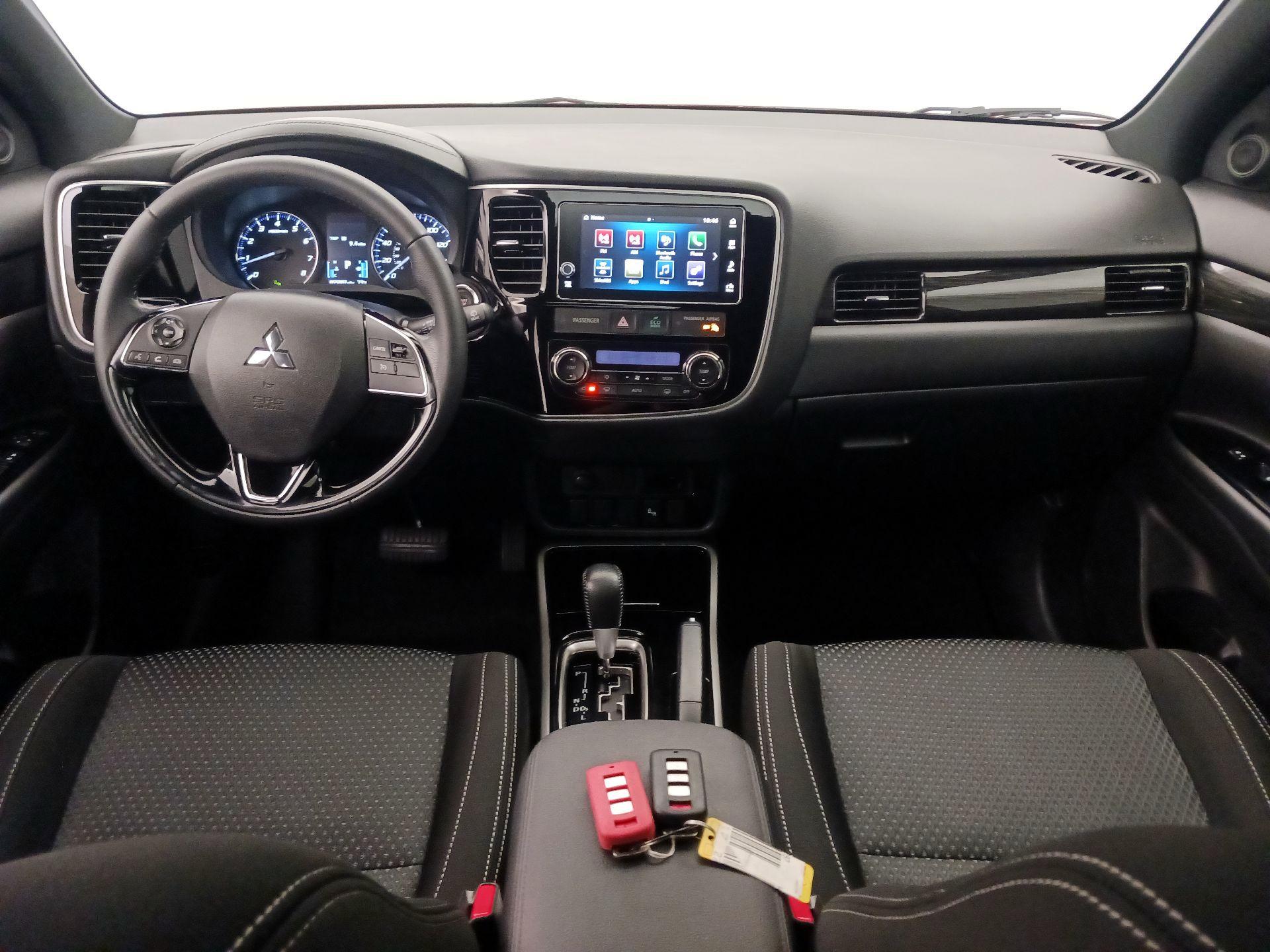 Thumbnail: 2018 Mitsubishi Outlander - 9