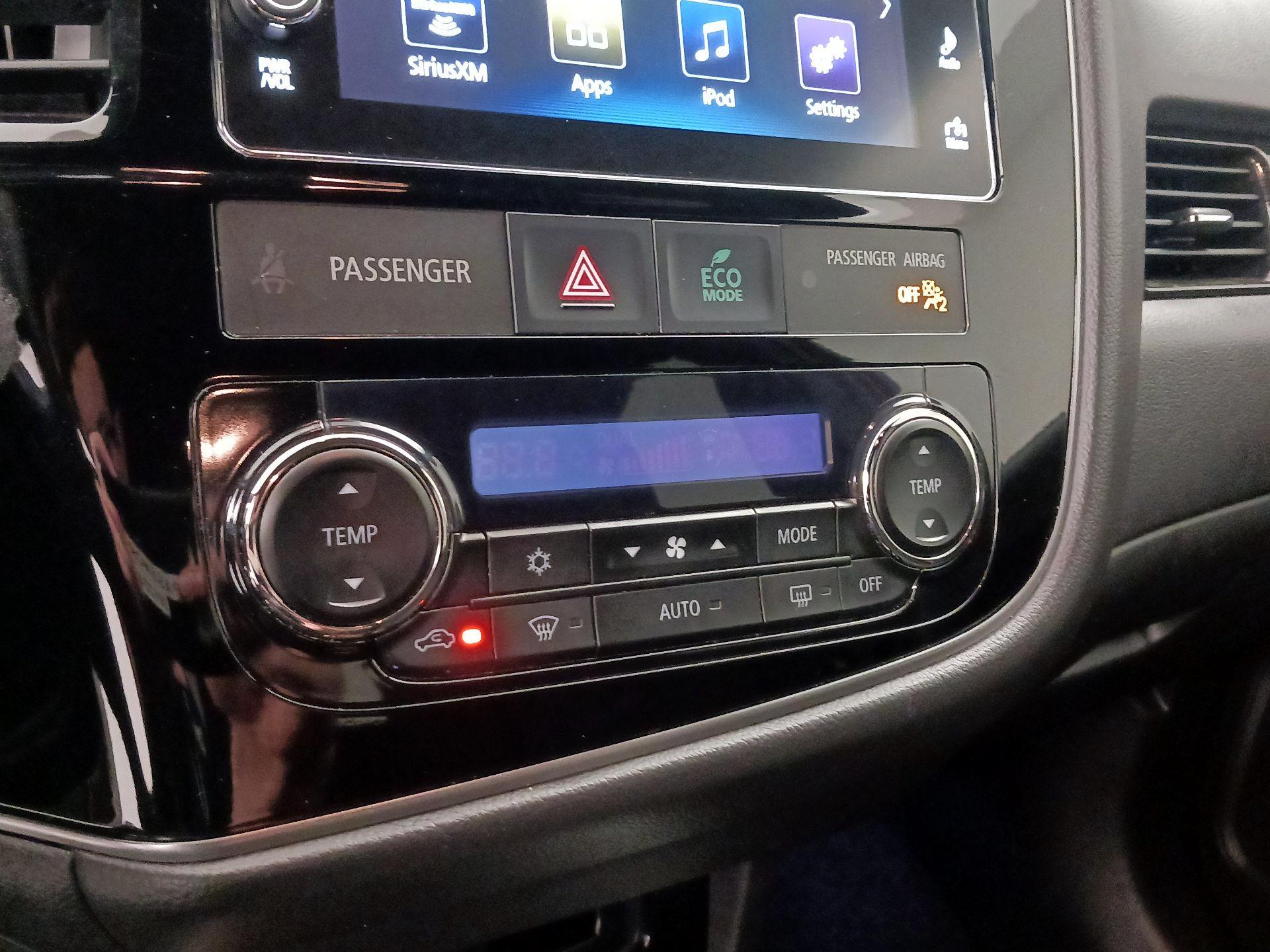 Thumbnail: 2018 Mitsubishi Outlander - 16