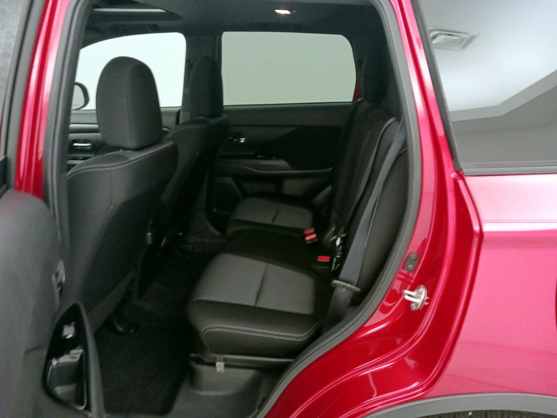 Thumbnail: 2018 Mitsubishi Outlander - 20