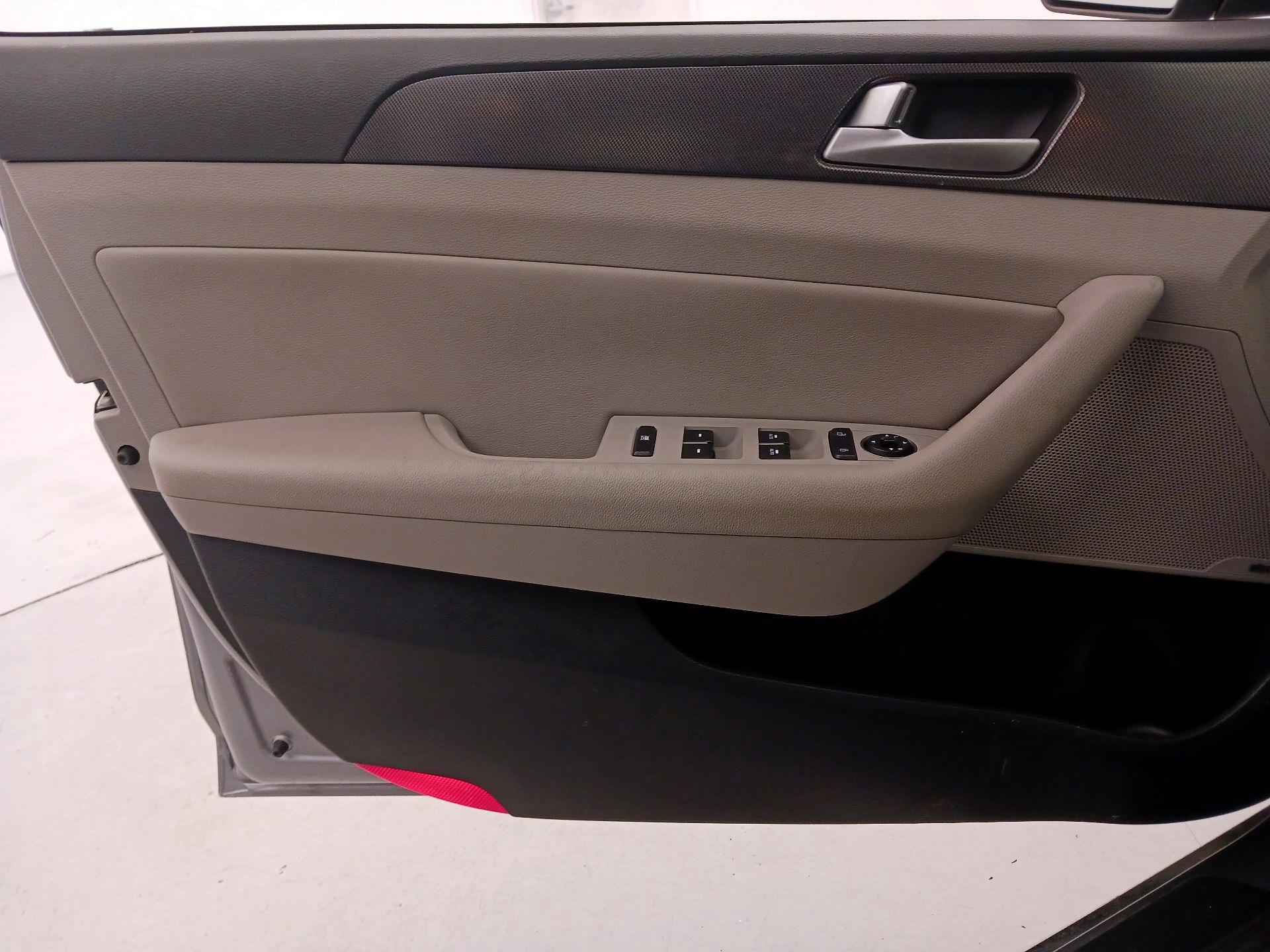 Thumbnail: 2015 Hyundai Sonata - 12