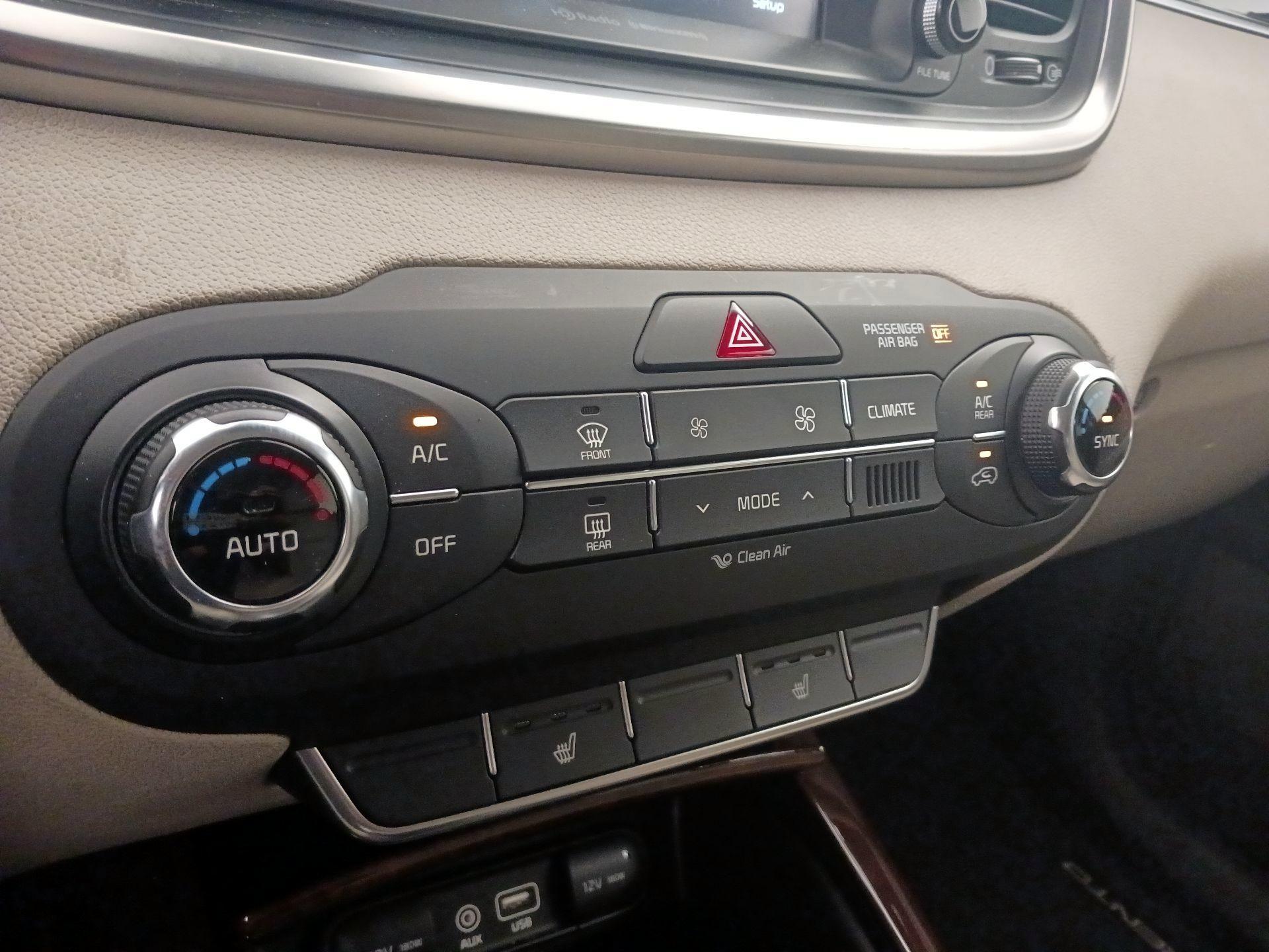 Thumbnail: 2017 Kia Sorento - 16