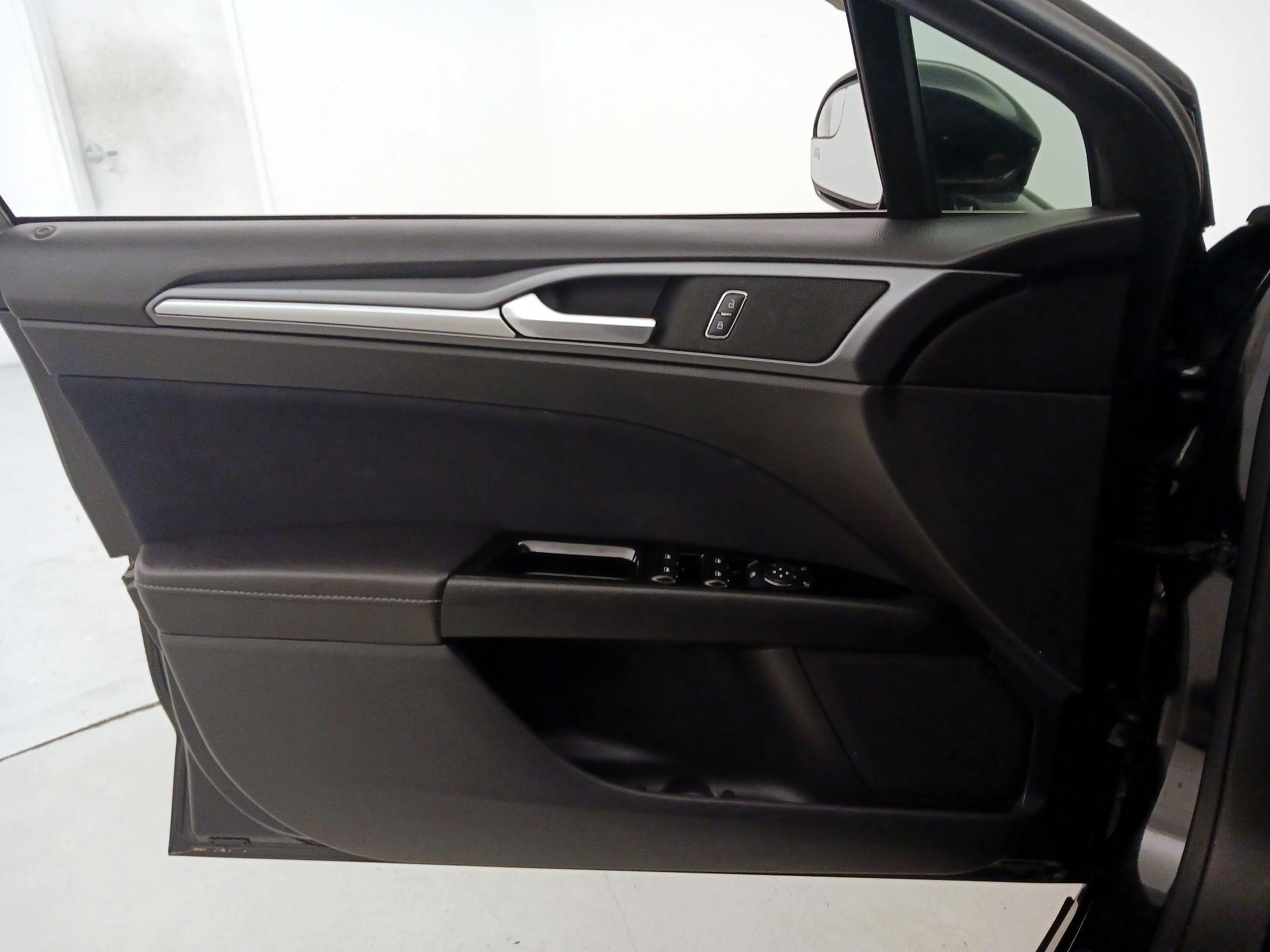 Thumbnail: 2015 Ford Fusion - 12