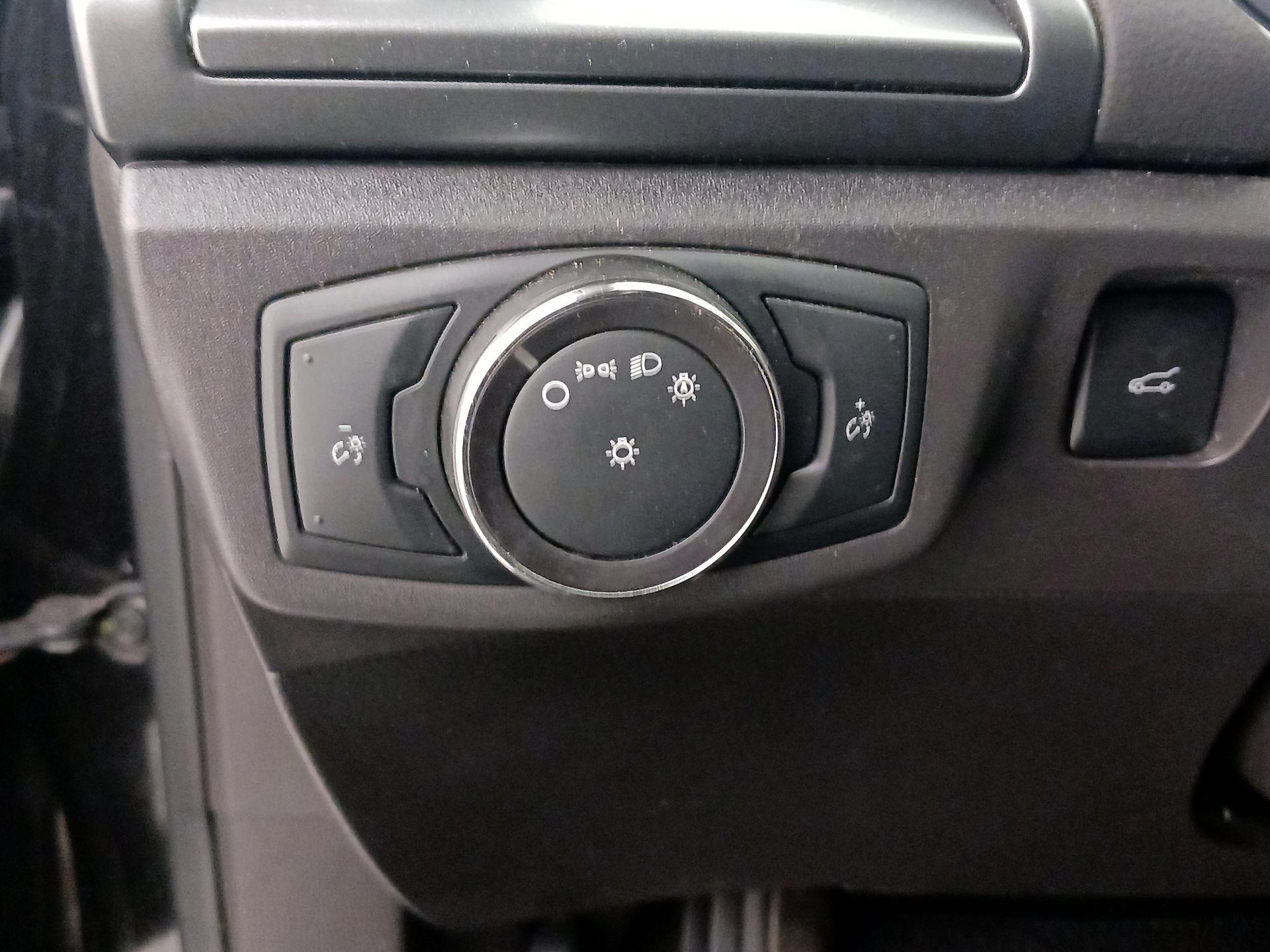 Thumbnail: 2015 Ford Fusion - 13