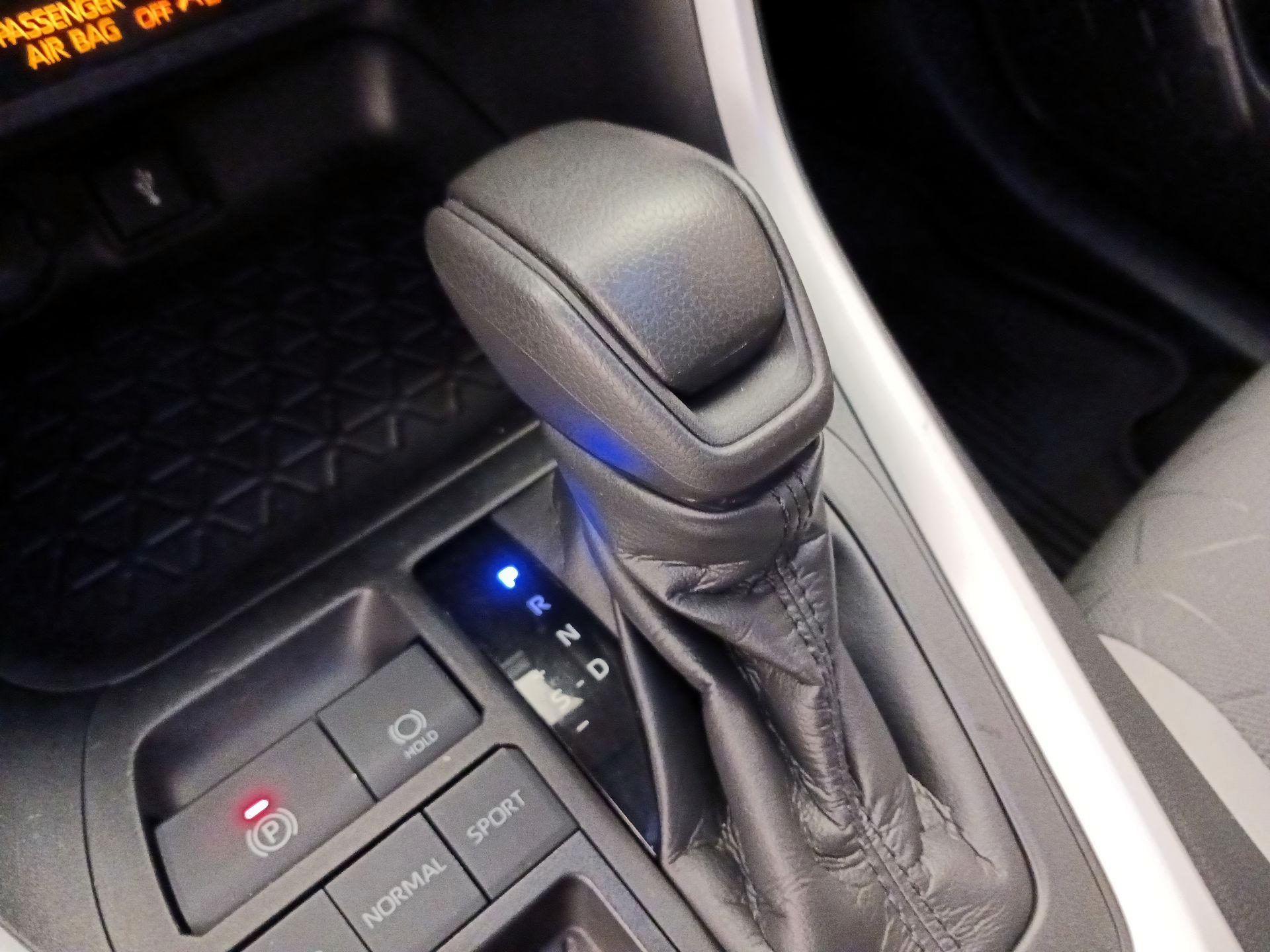 Thumbnail: 2021 Toyota RAV4 - 17