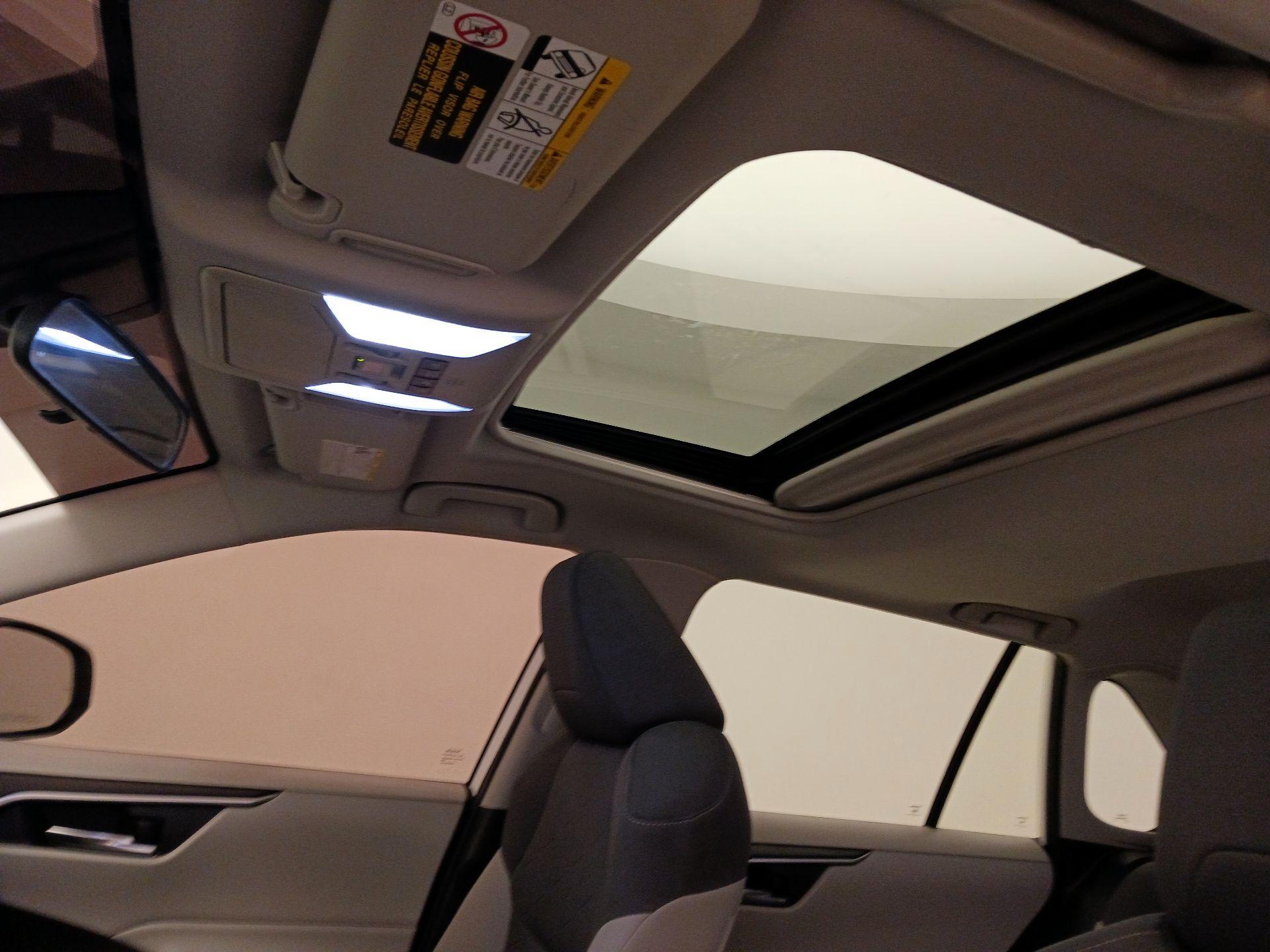 Thumbnail: 2021 Toyota RAV4 - 19