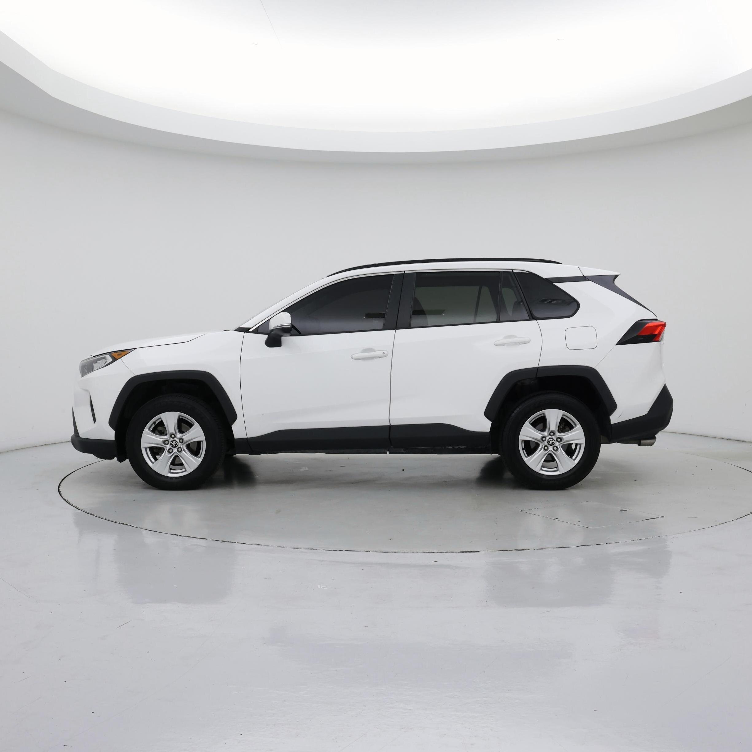 Thumbnail: 2021 Toyota RAV4 - 3
