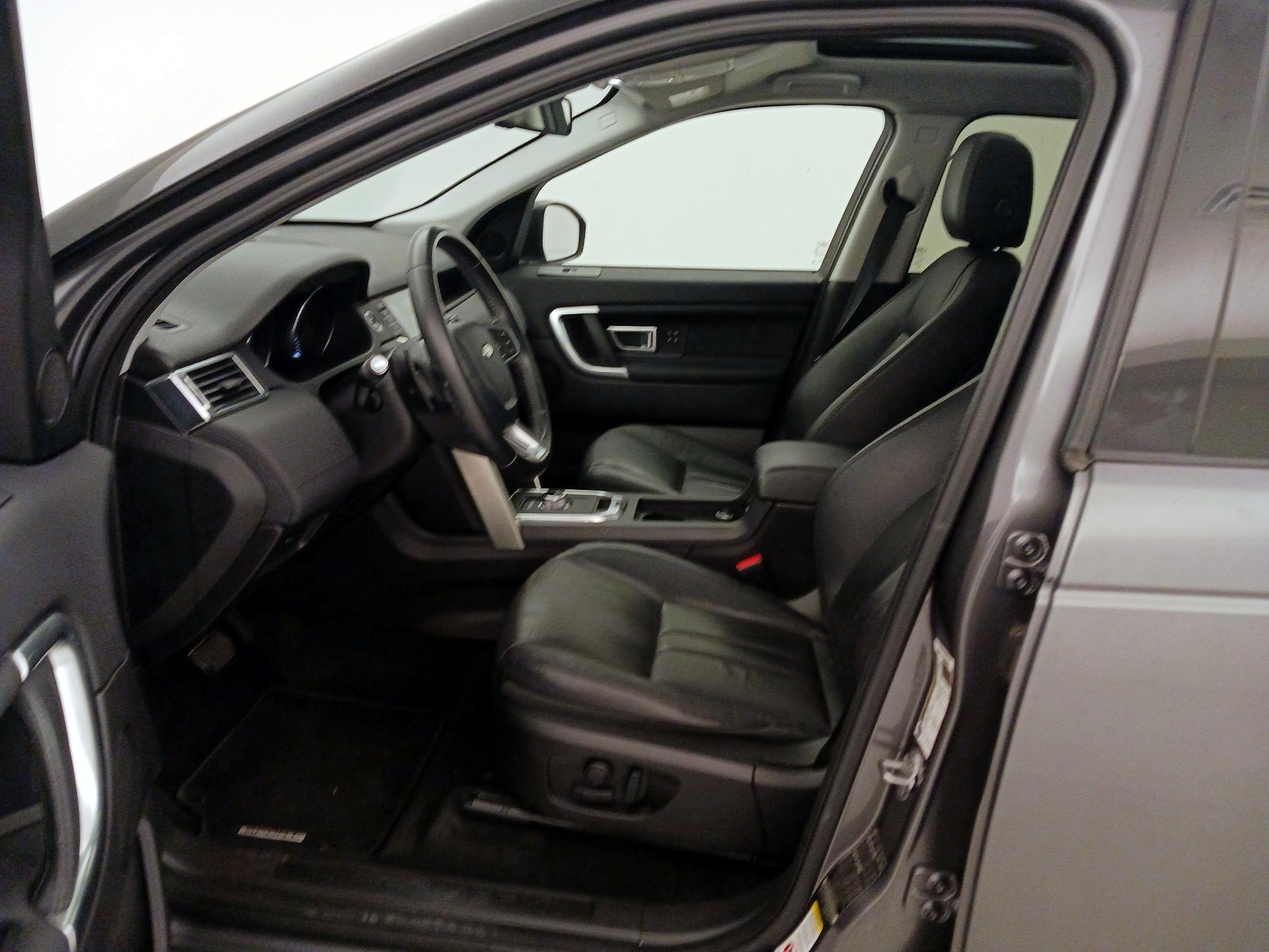 Thumbnail: 2016 Land Rover Discovery Sport - 11