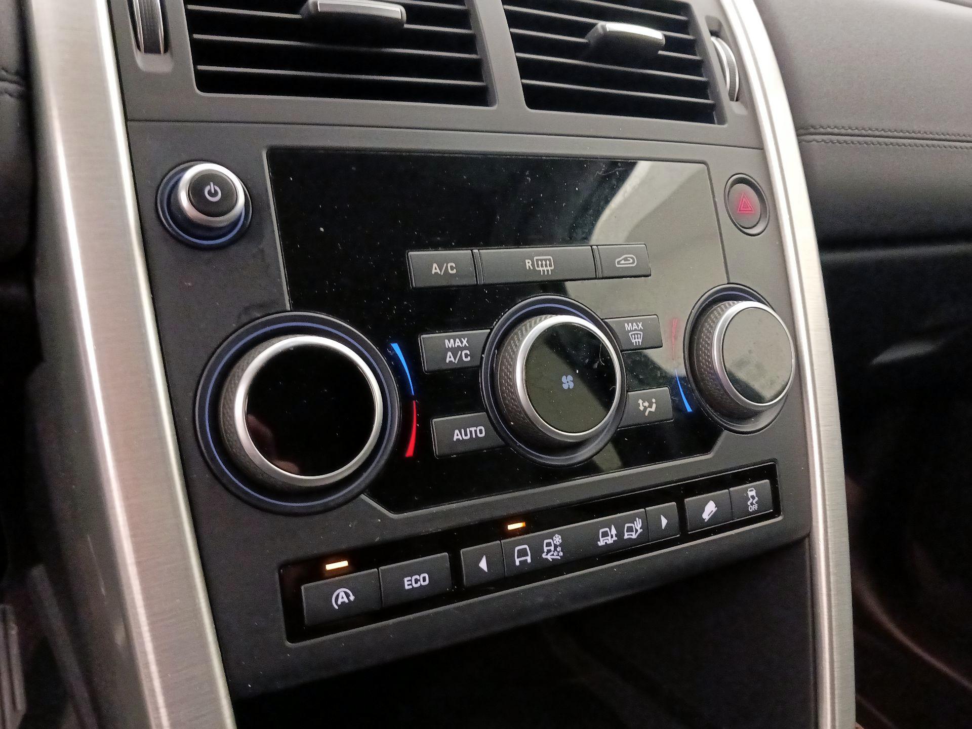Thumbnail: 2016 Land Rover Discovery Sport - 16