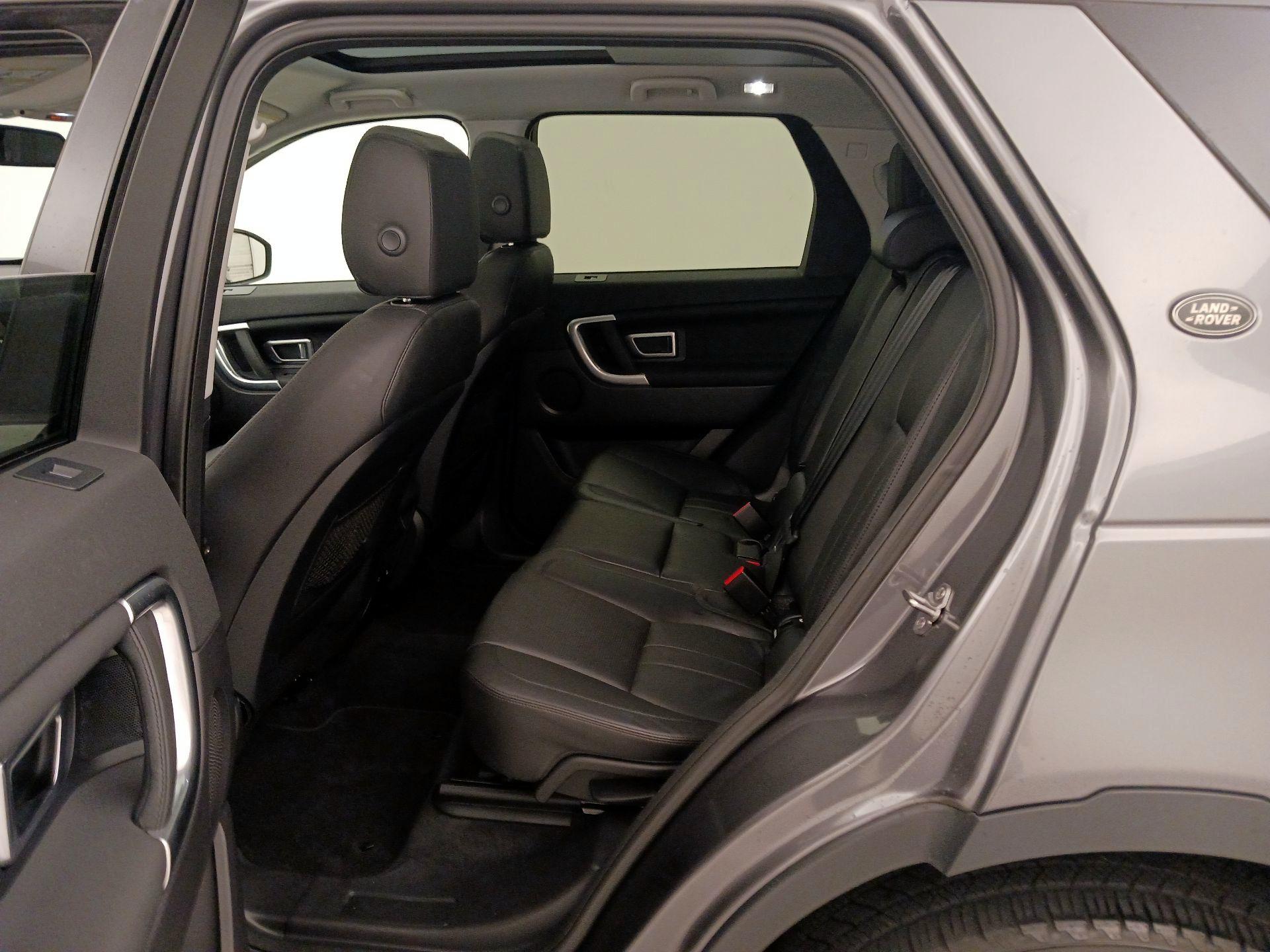 Thumbnail: 2016 Land Rover Discovery Sport - 20