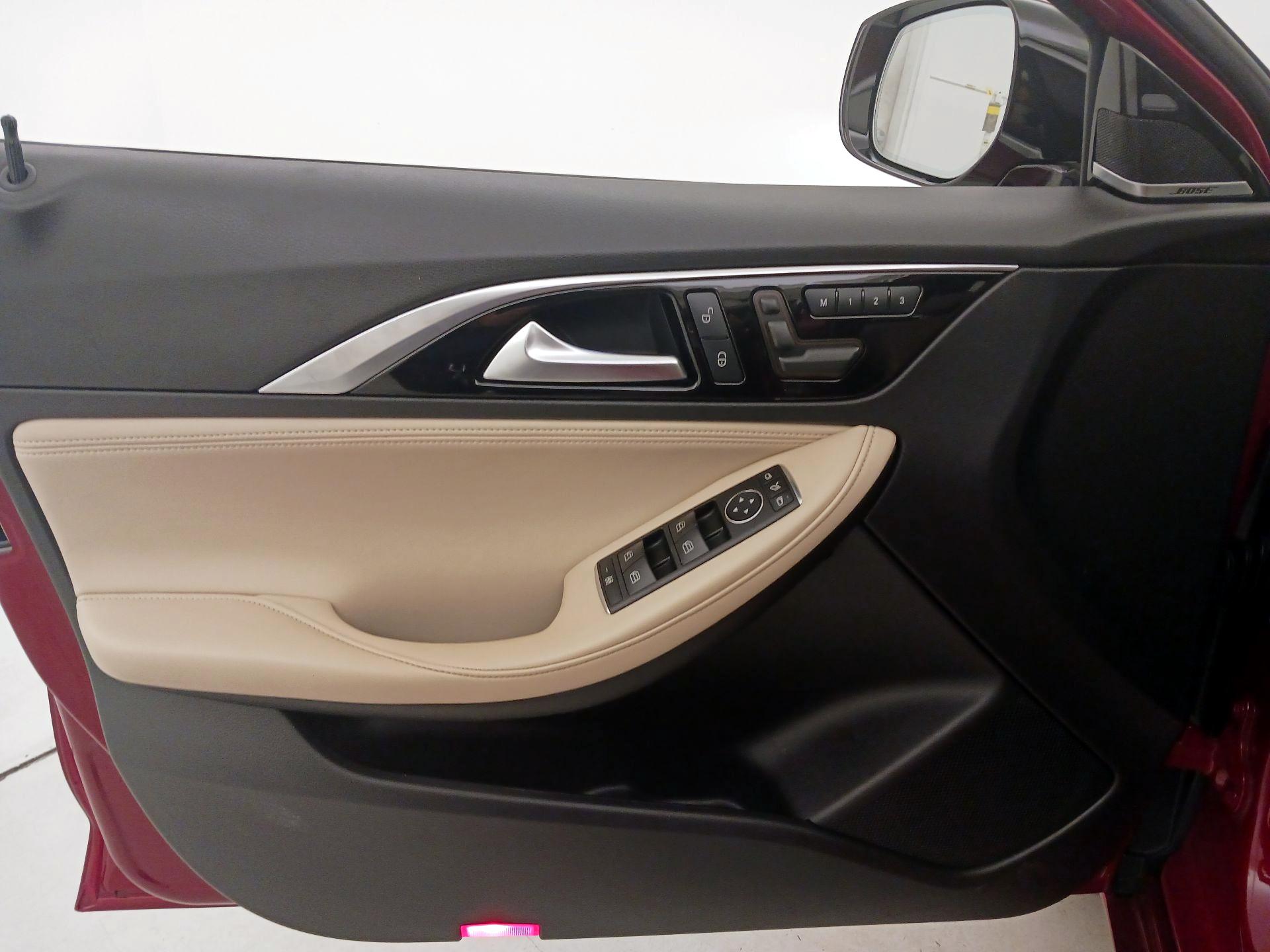 Thumbnail: 2019 INFINITI QX30 - 12