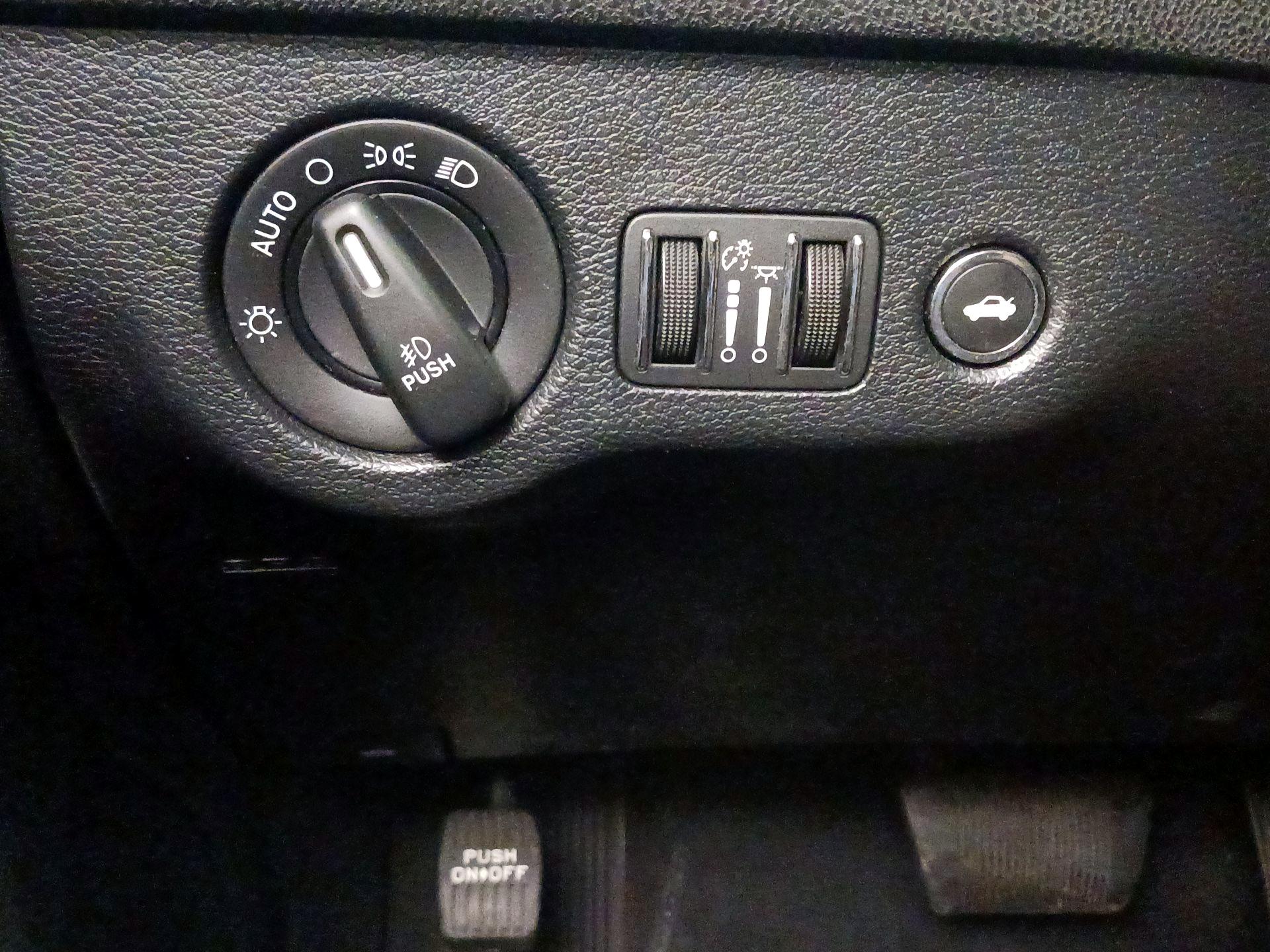 Thumbnail: 2018 Dodge Charger - 13