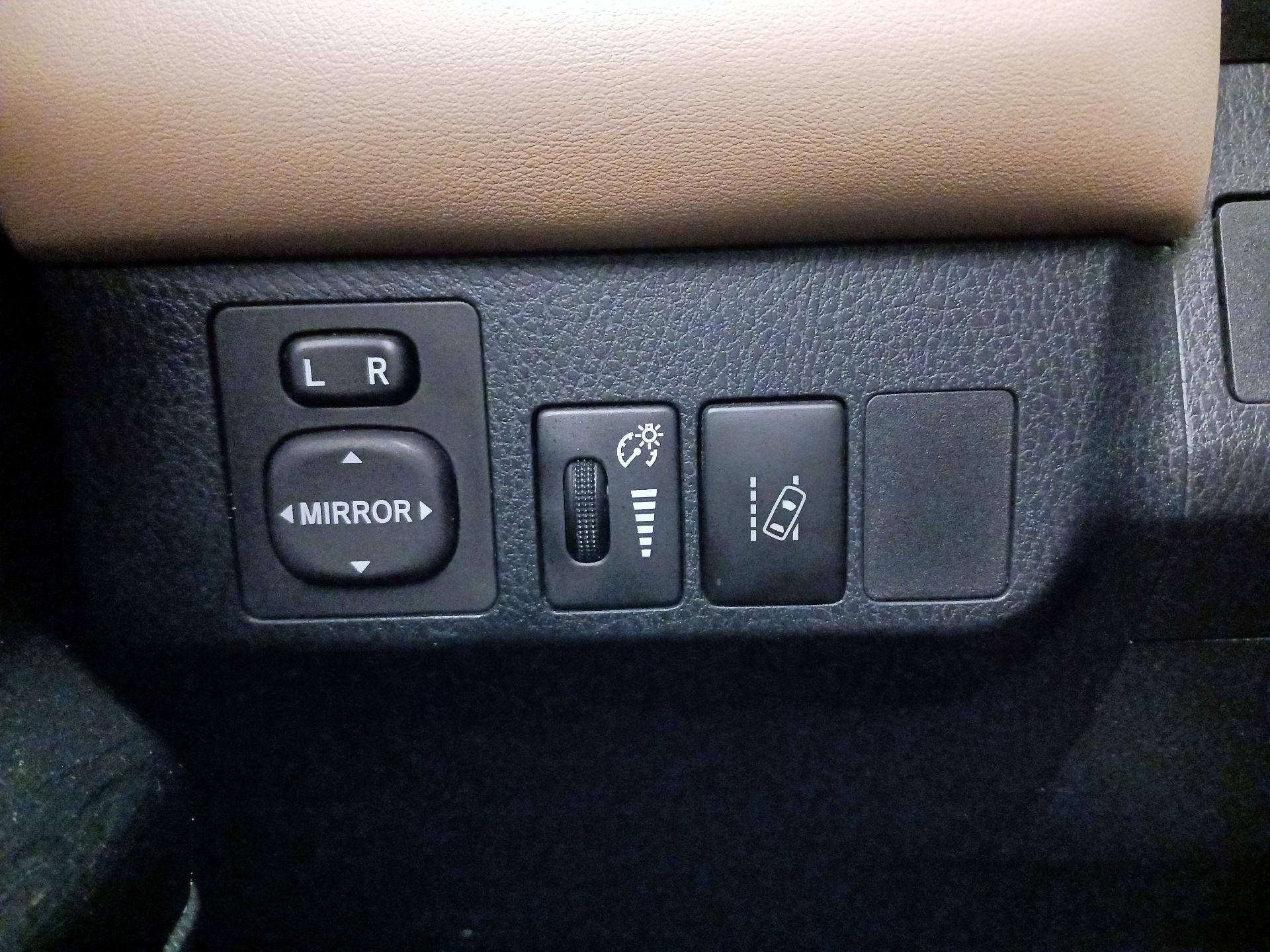 Thumbnail: 2016 Toyota RAV4 - 13