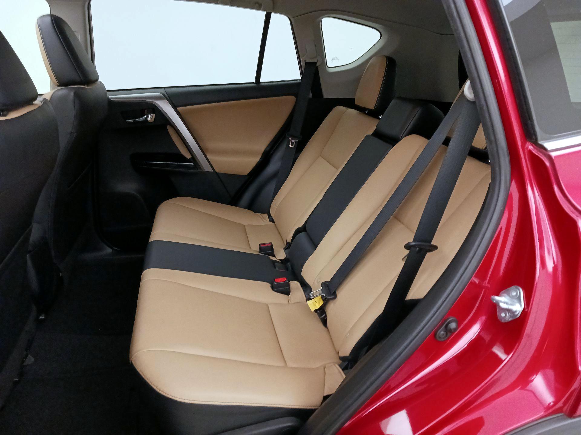 Thumbnail: 2016 Toyota RAV4 - 20