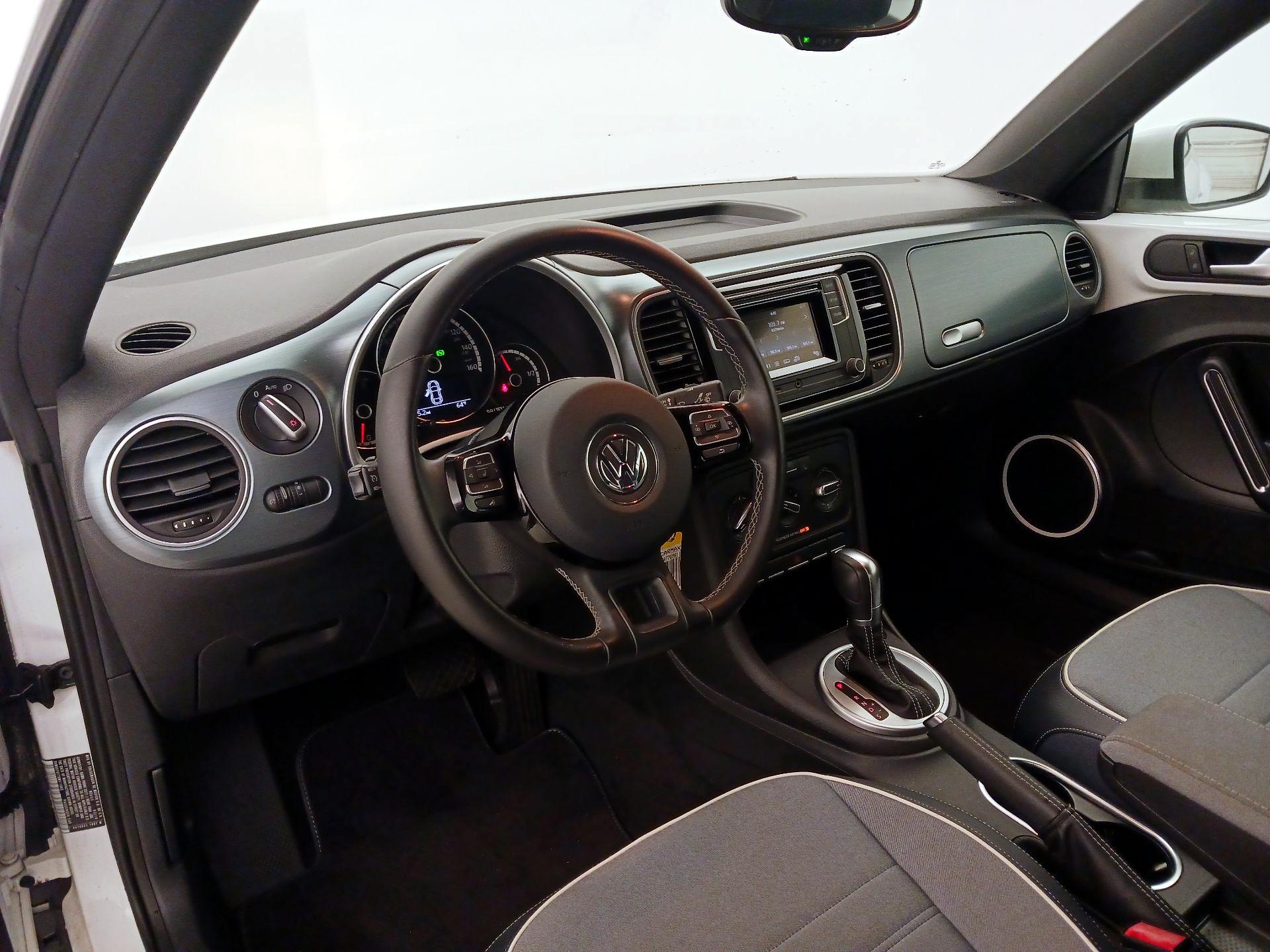 Thumbnail: 2016 Volkswagen Beetle - 9