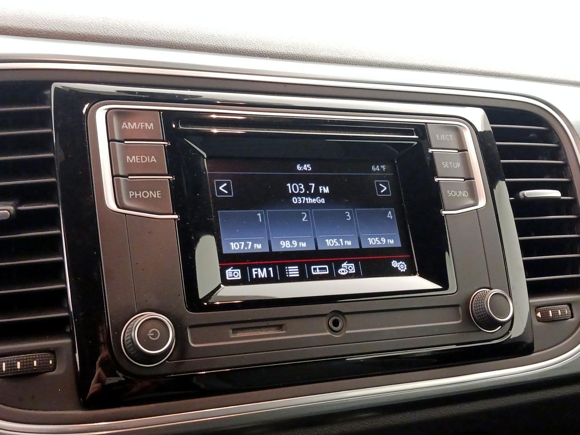 Thumbnail: 2016 Volkswagen Beetle - 14