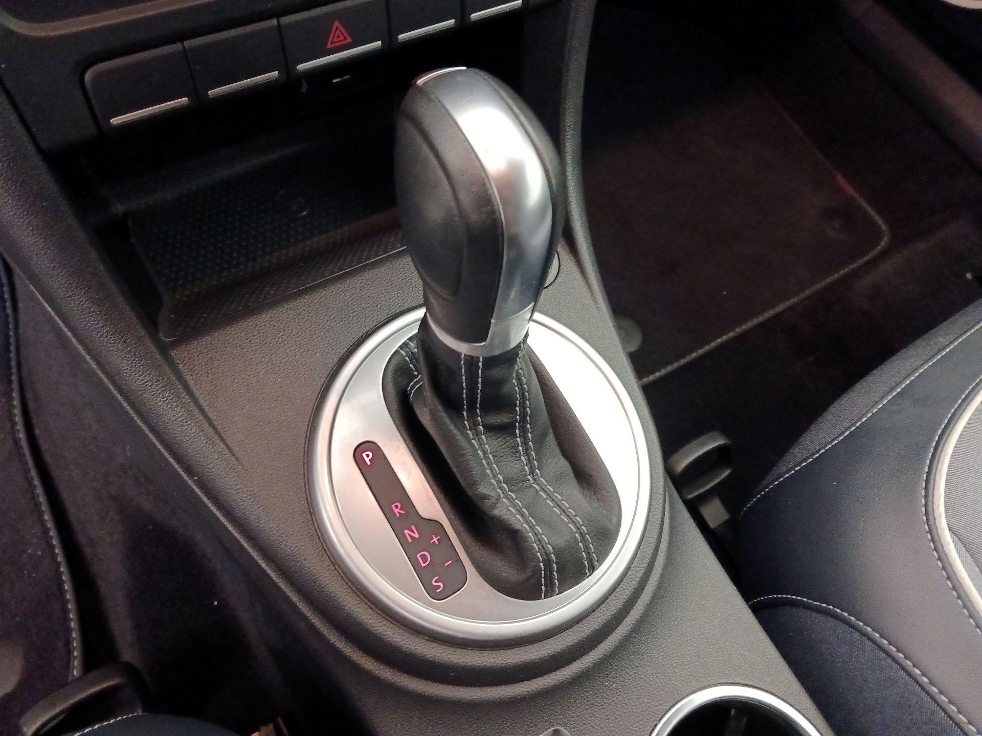 Thumbnail: 2016 Volkswagen Beetle - 16