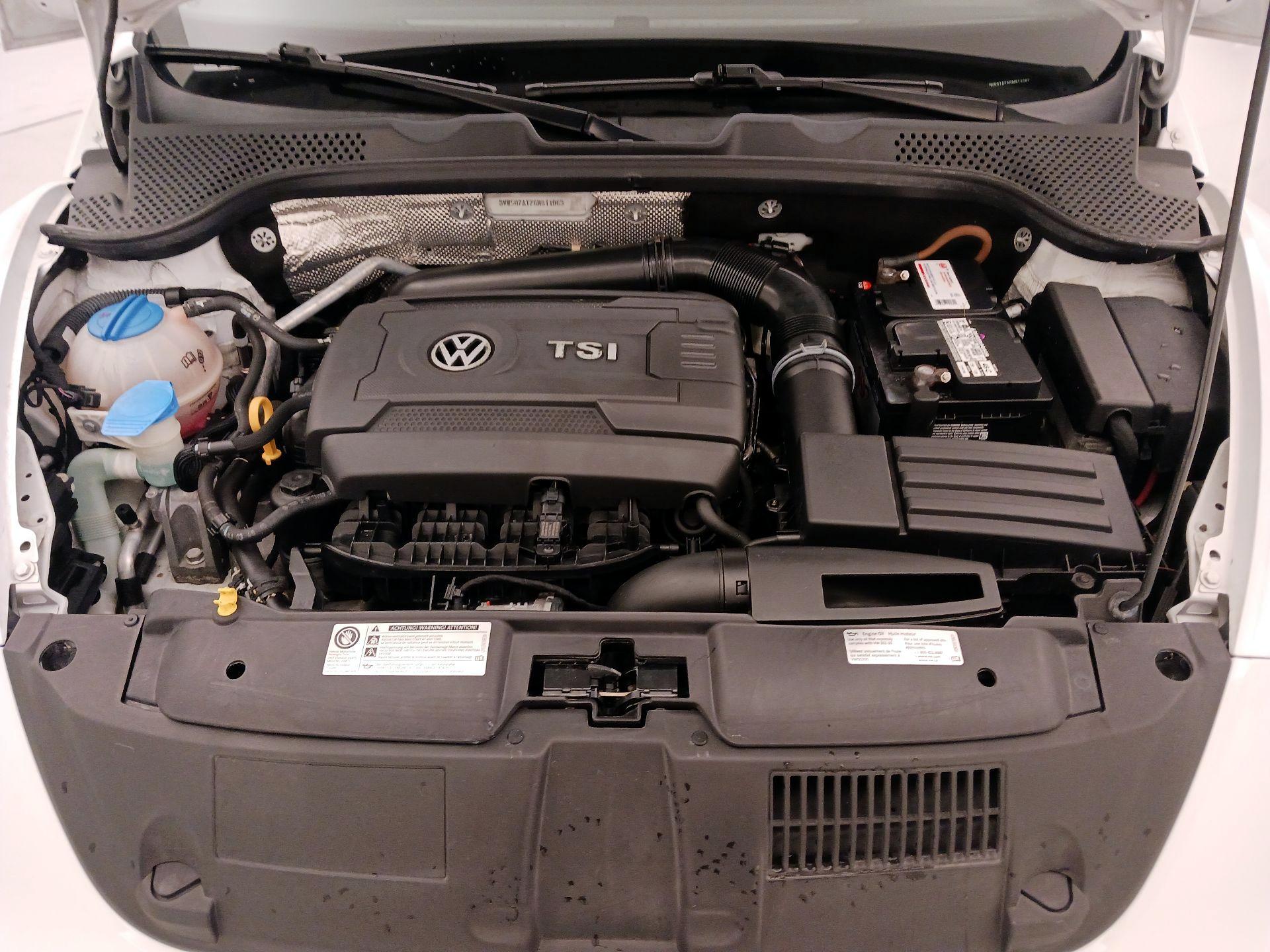 Thumbnail: 2016 Volkswagen Beetle - 20