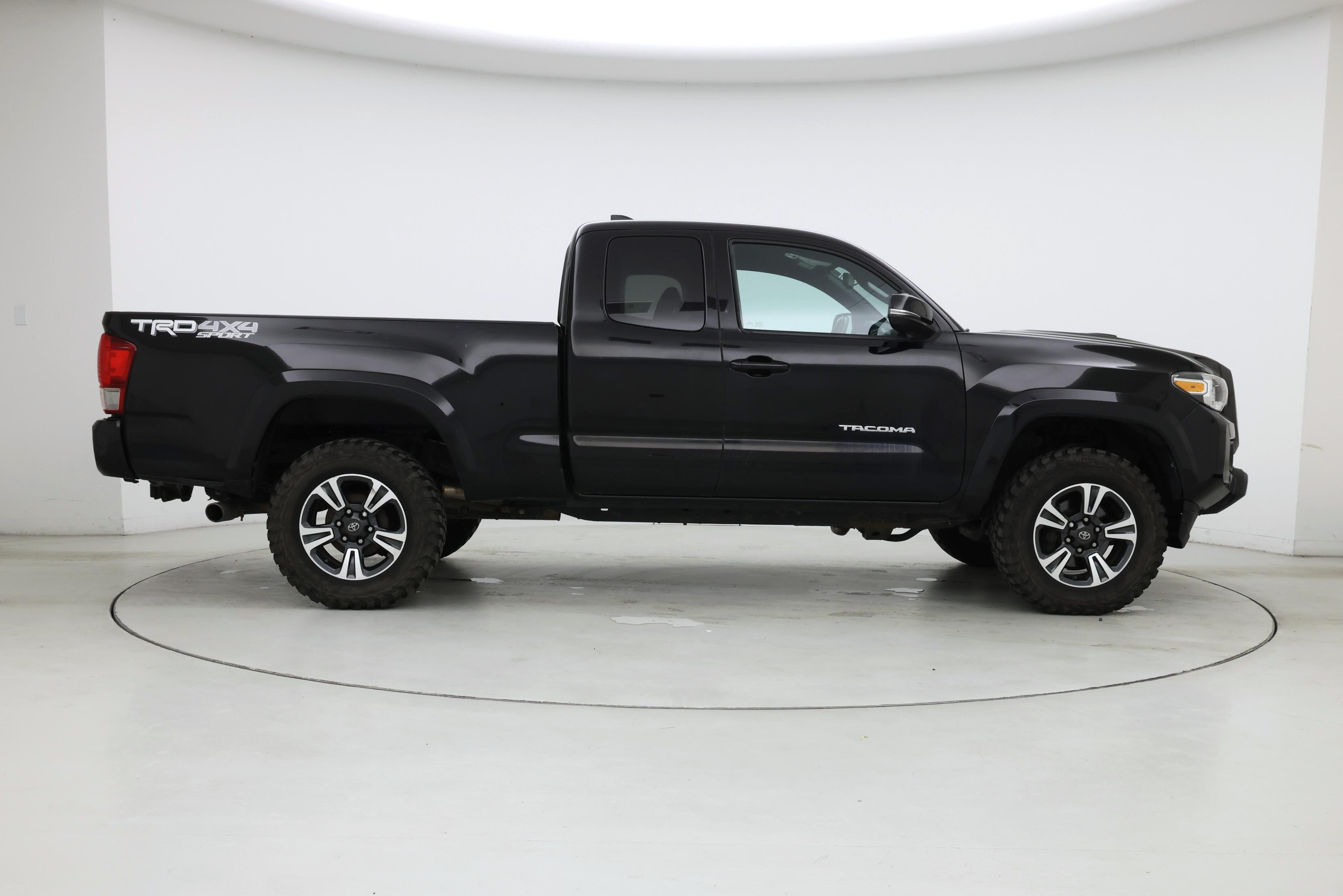Thumbnail: 2016 Toyota Tacoma - 7