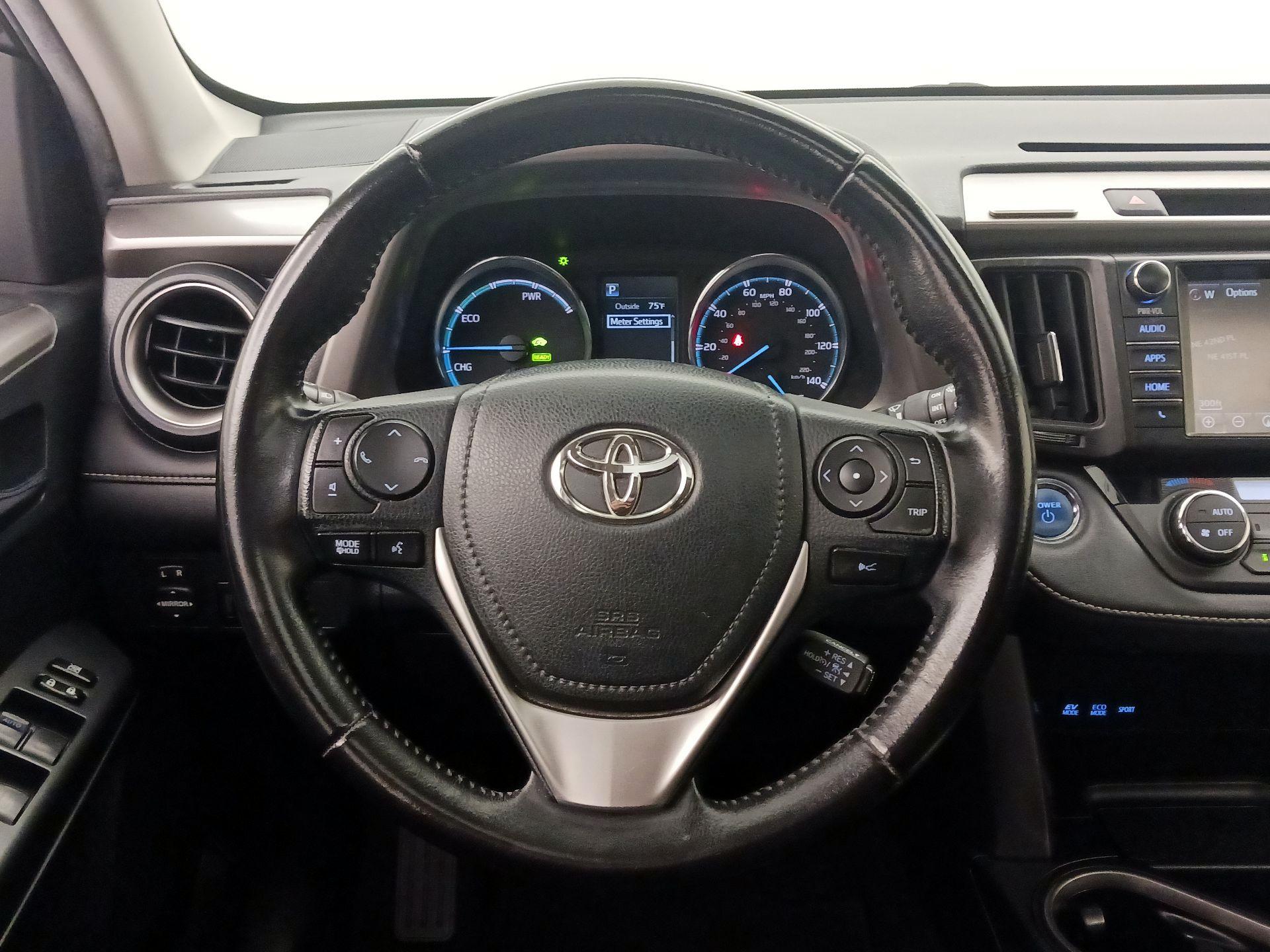 Thumbnail: 2017 Toyota RAV4 - 10