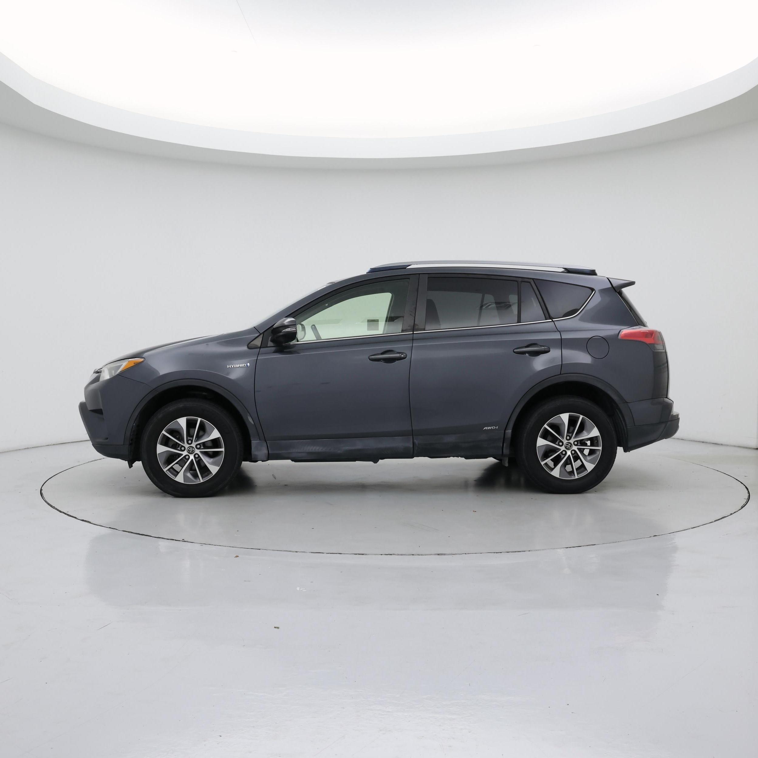Thumbnail: 2017 Toyota RAV4 - 3