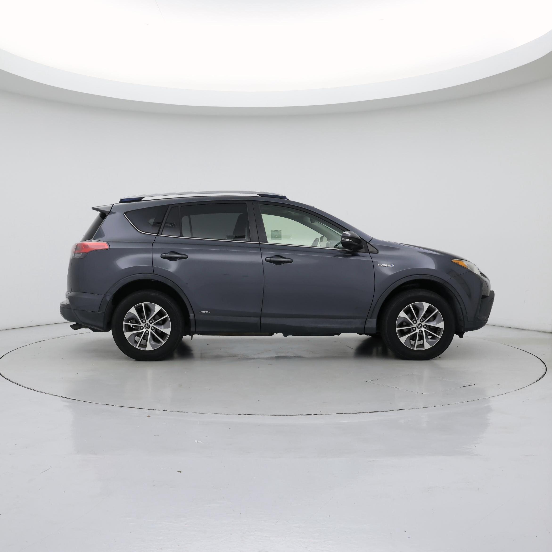 Thumbnail: 2017 Toyota RAV4 - 7