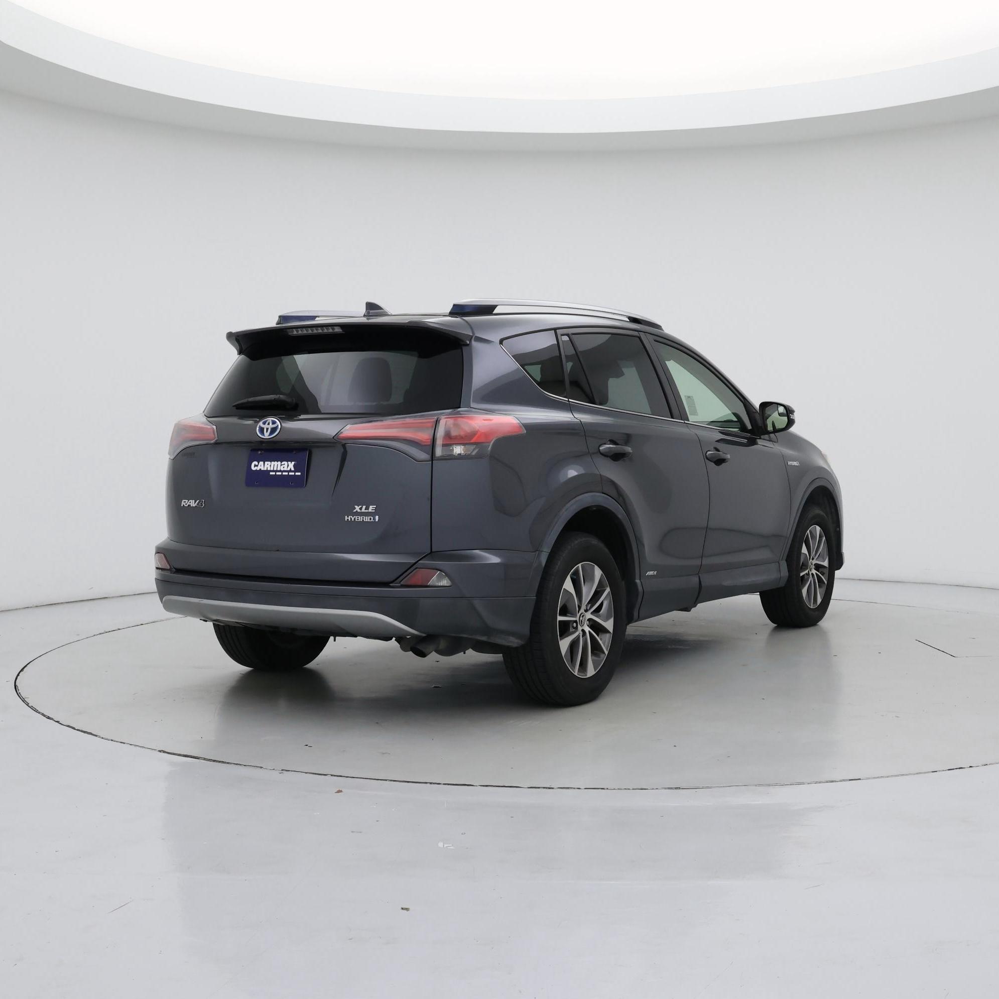 Thumbnail: 2017 Toyota RAV4 - 8