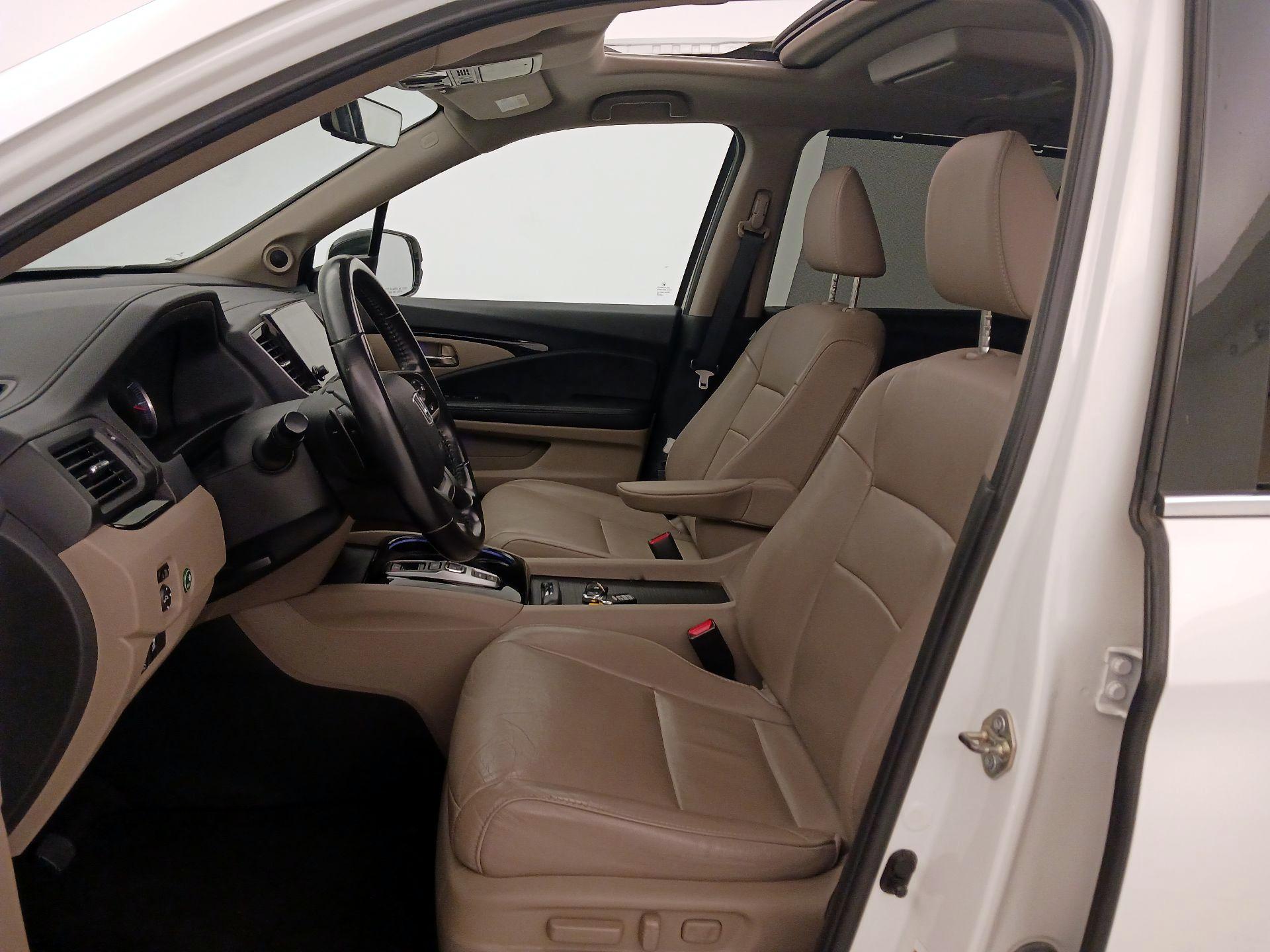 Thumbnail: 2019 Honda Pilot - 11