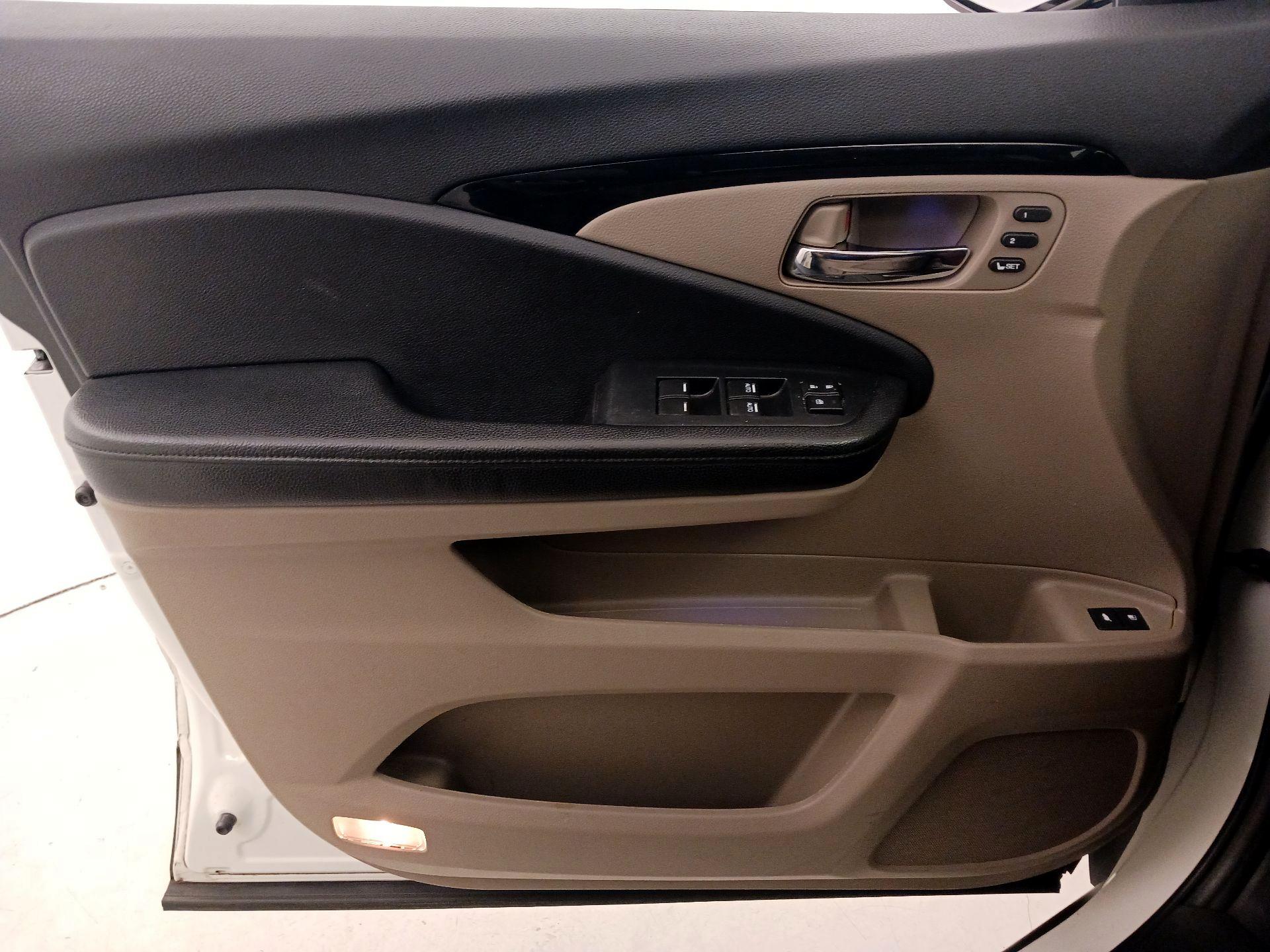 Thumbnail: 2019 Honda Pilot - 12