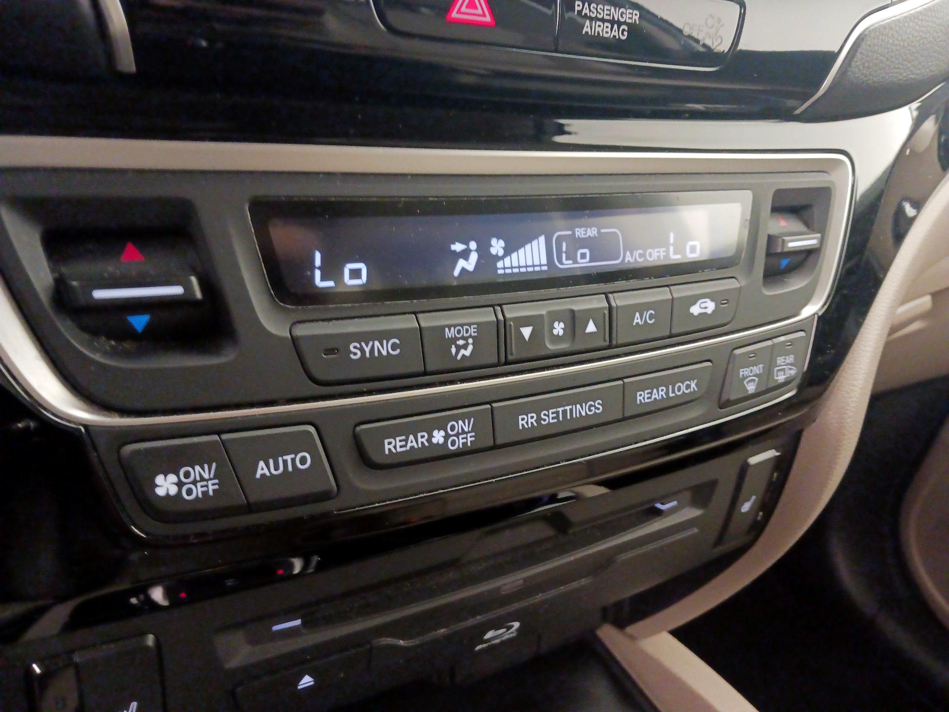 Thumbnail: 2019 Honda Pilot - 17