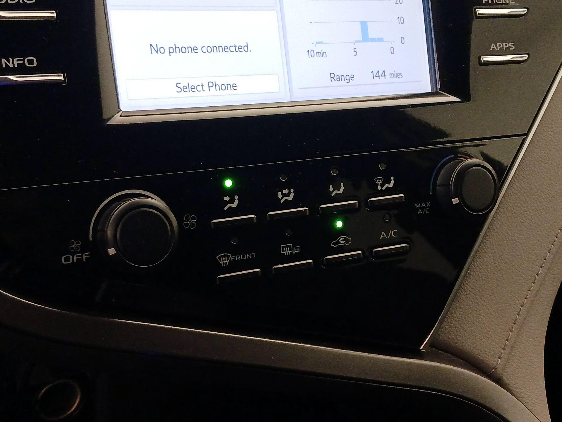 Thumbnail: 2018 Toyota Camry - 14