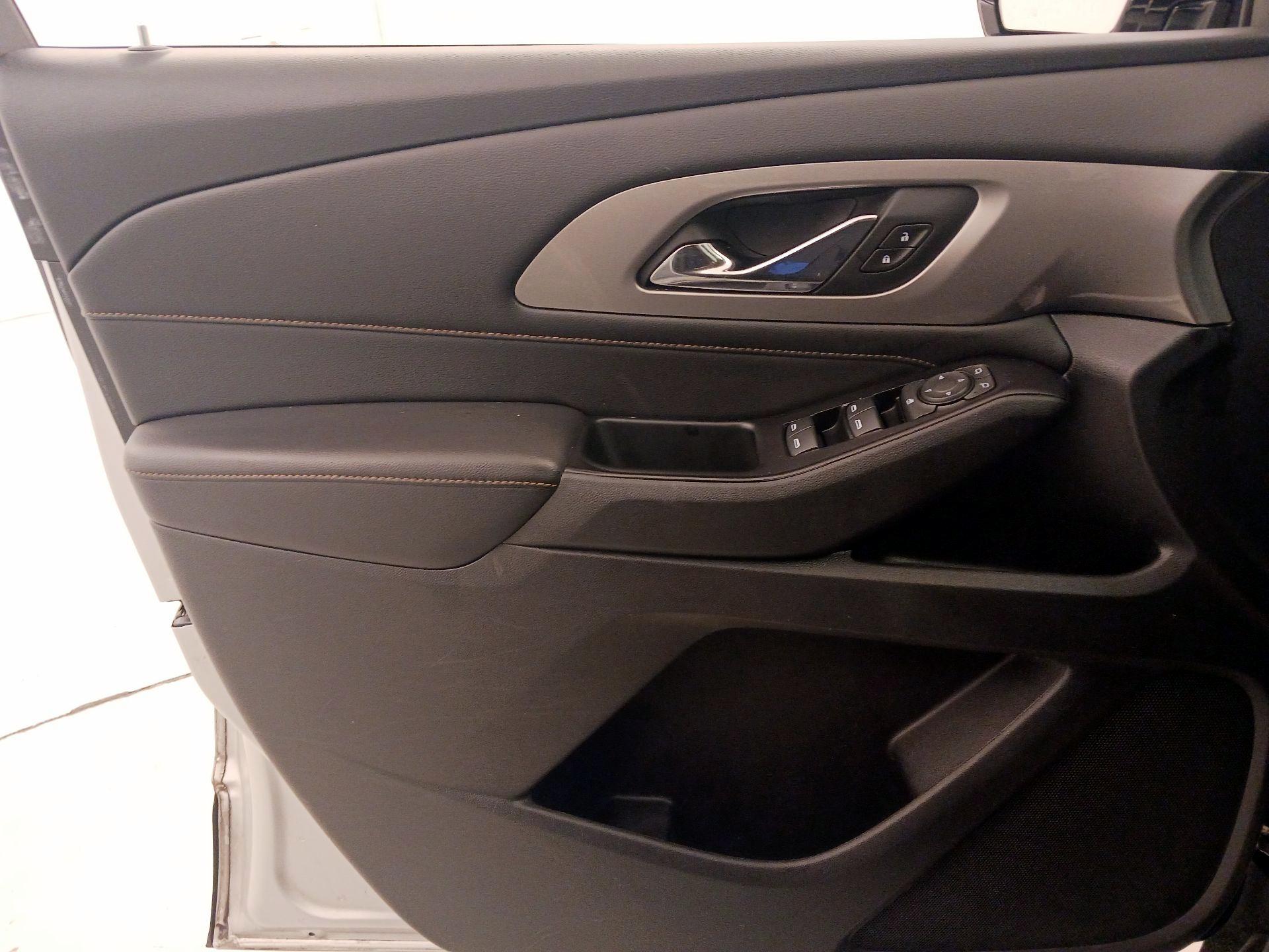 Thumbnail: 2018 Chevrolet Traverse - 12