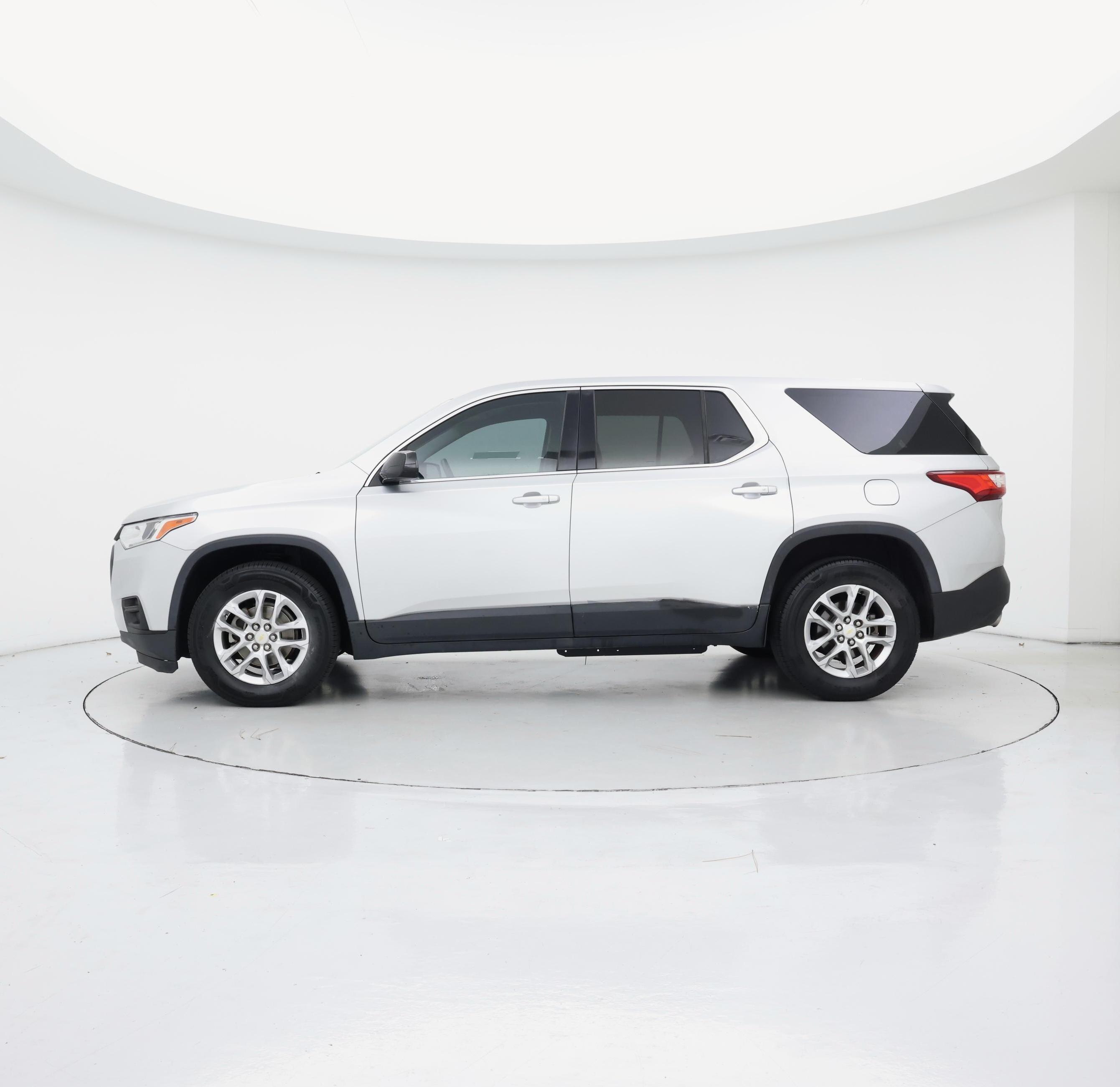 Thumbnail: 2018 Chevrolet Traverse - 3