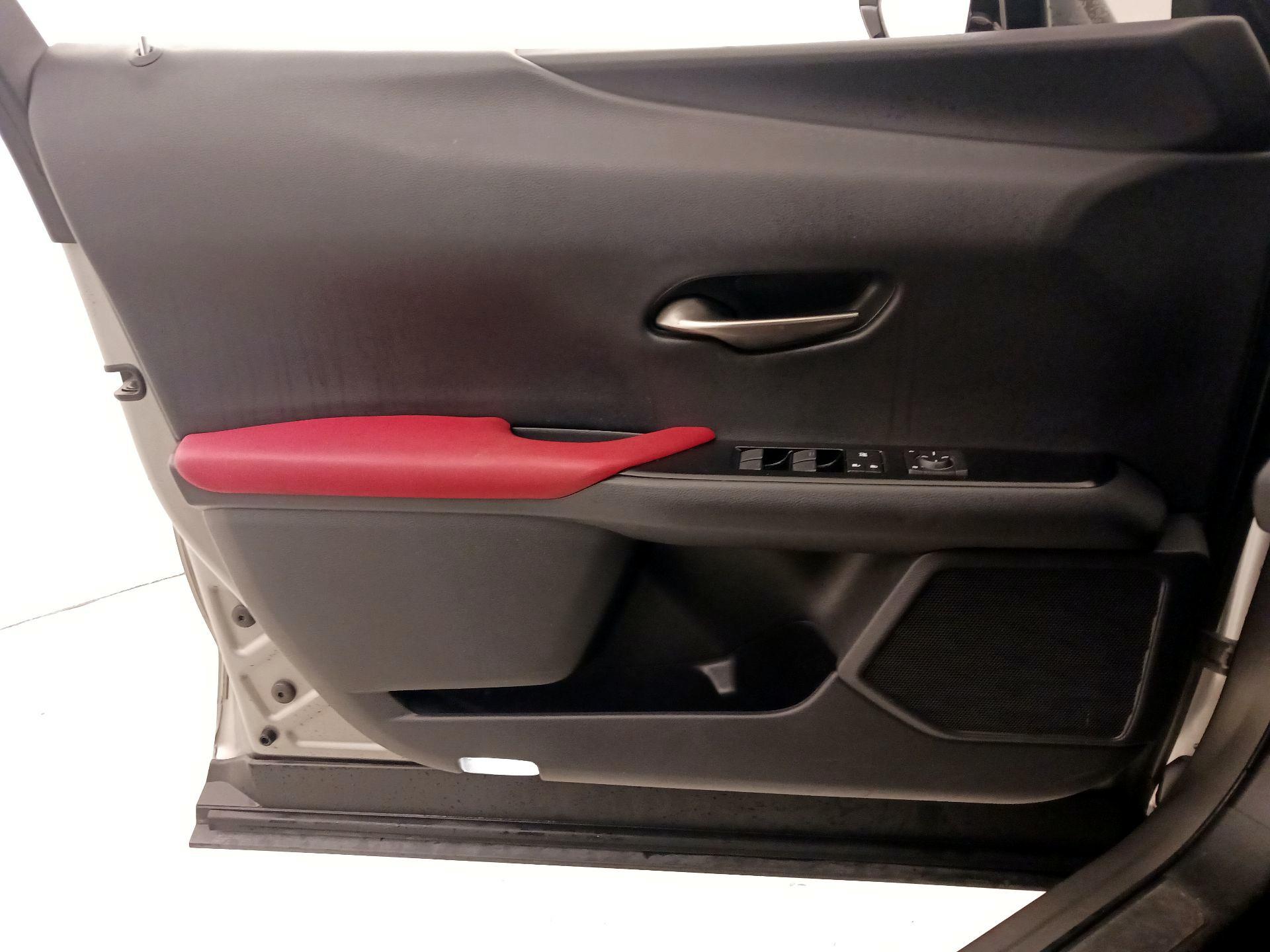 Thumbnail: 2019 Lexus UX - 12