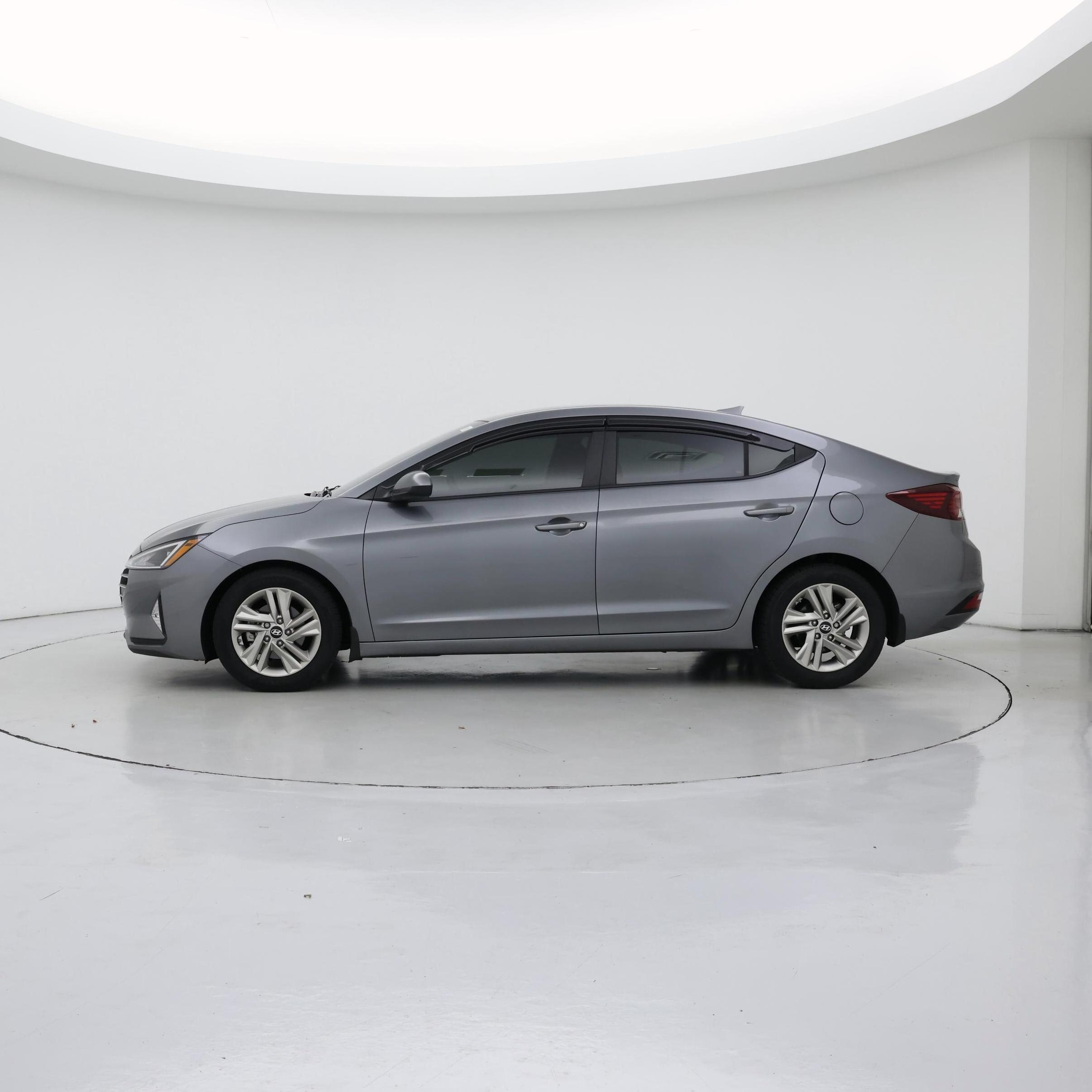 Thumbnail: 2019 Hyundai Elantra - 3