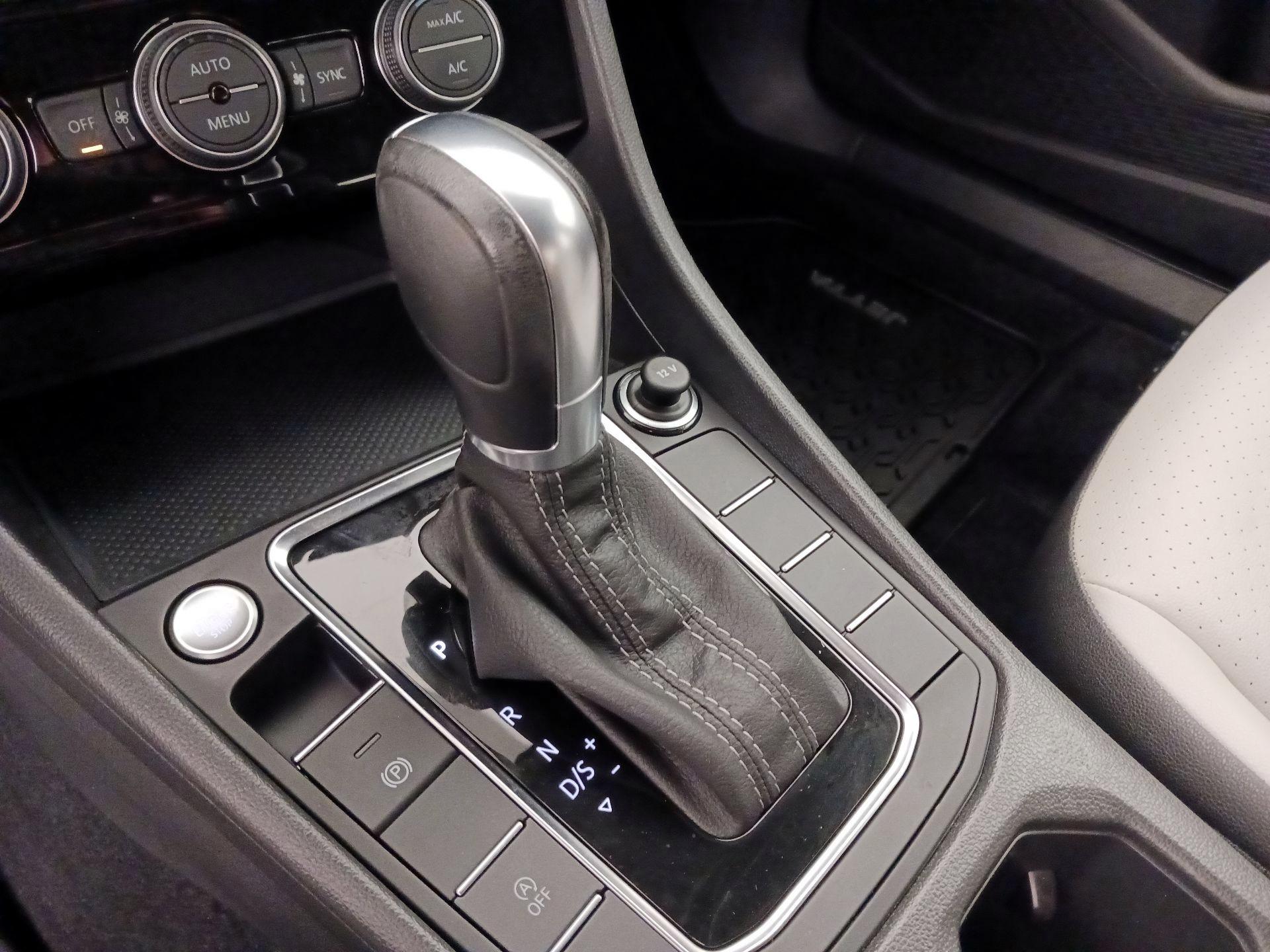 Thumbnail: 2019 Volkswagen Jetta - 17