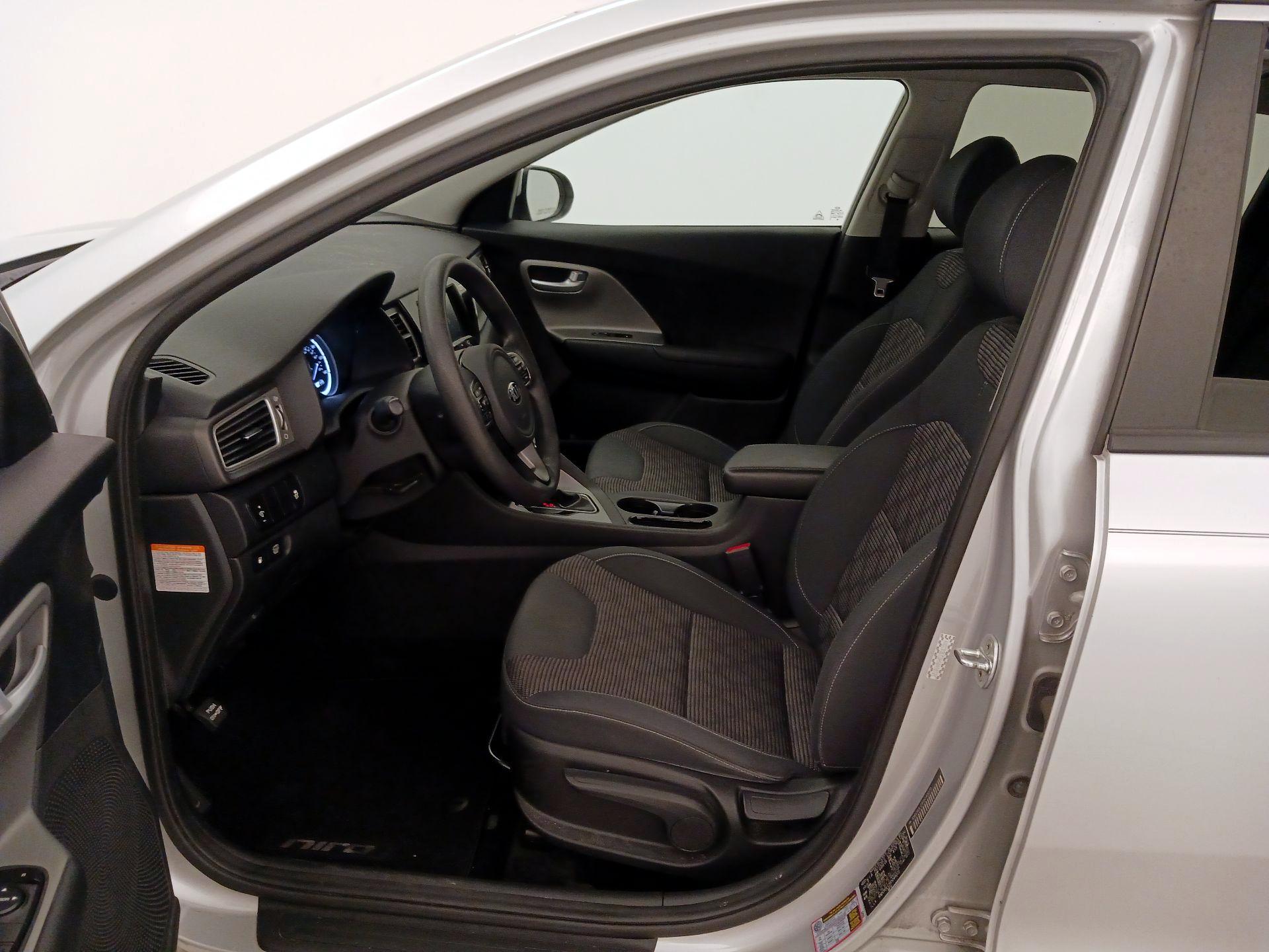Thumbnail: 2017 Kia Niro - 11