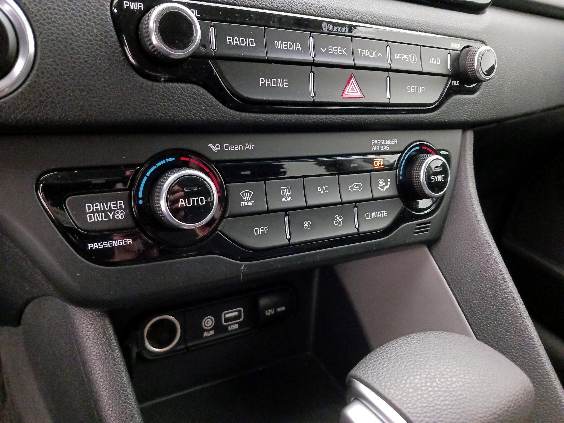Thumbnail: 2017 Kia Niro - 16