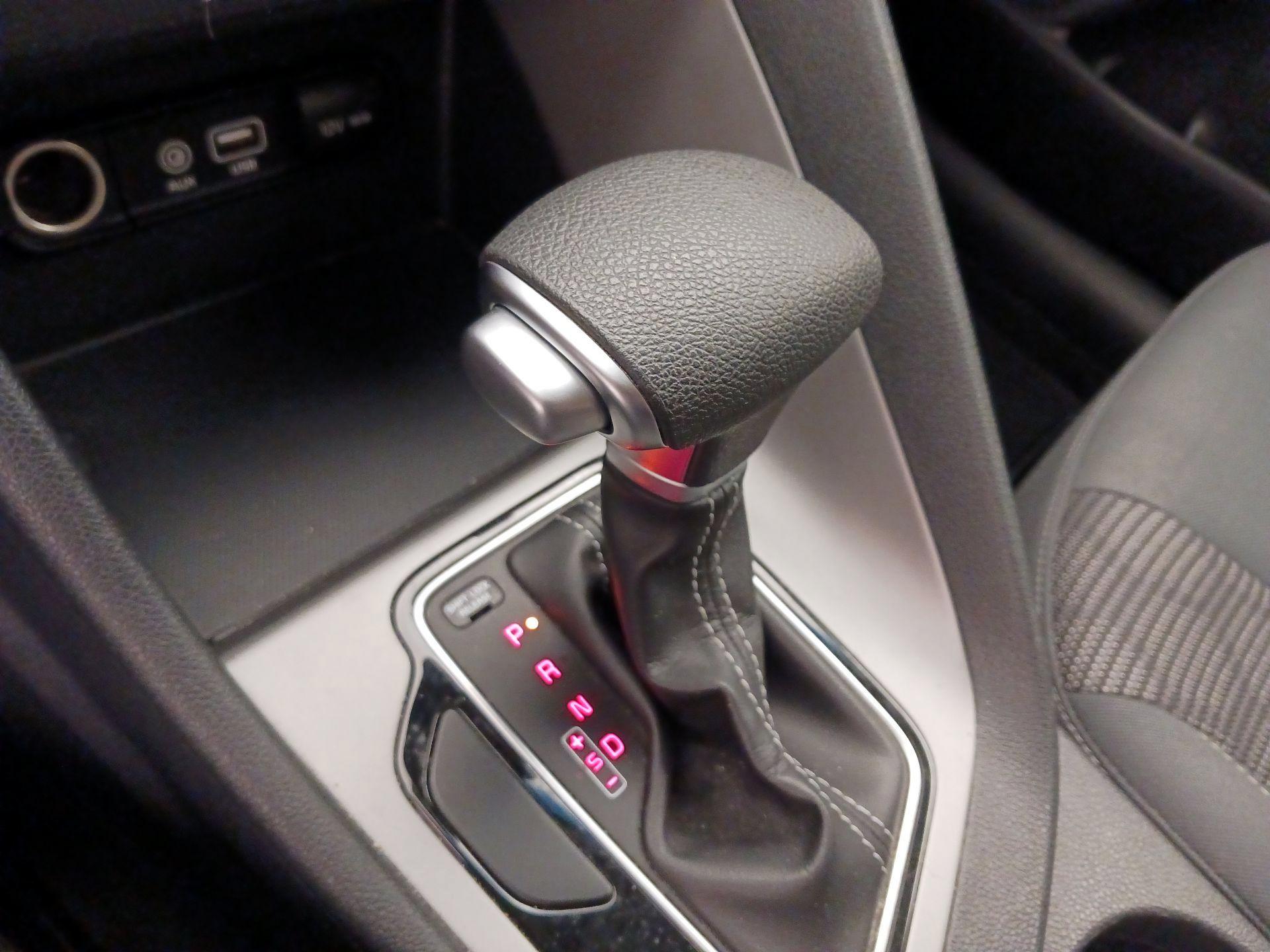 Thumbnail: 2017 Kia Niro - 17