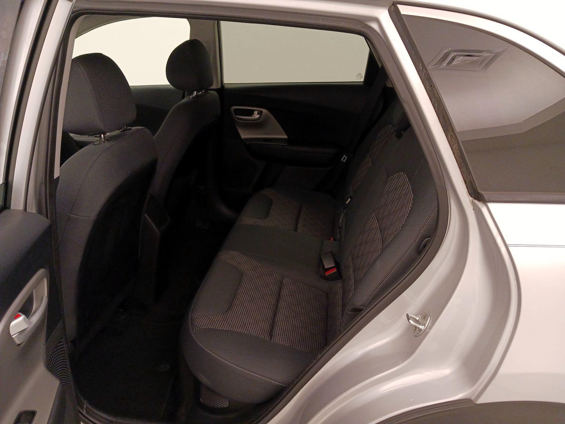 Thumbnail: 2017 Kia Niro - 19