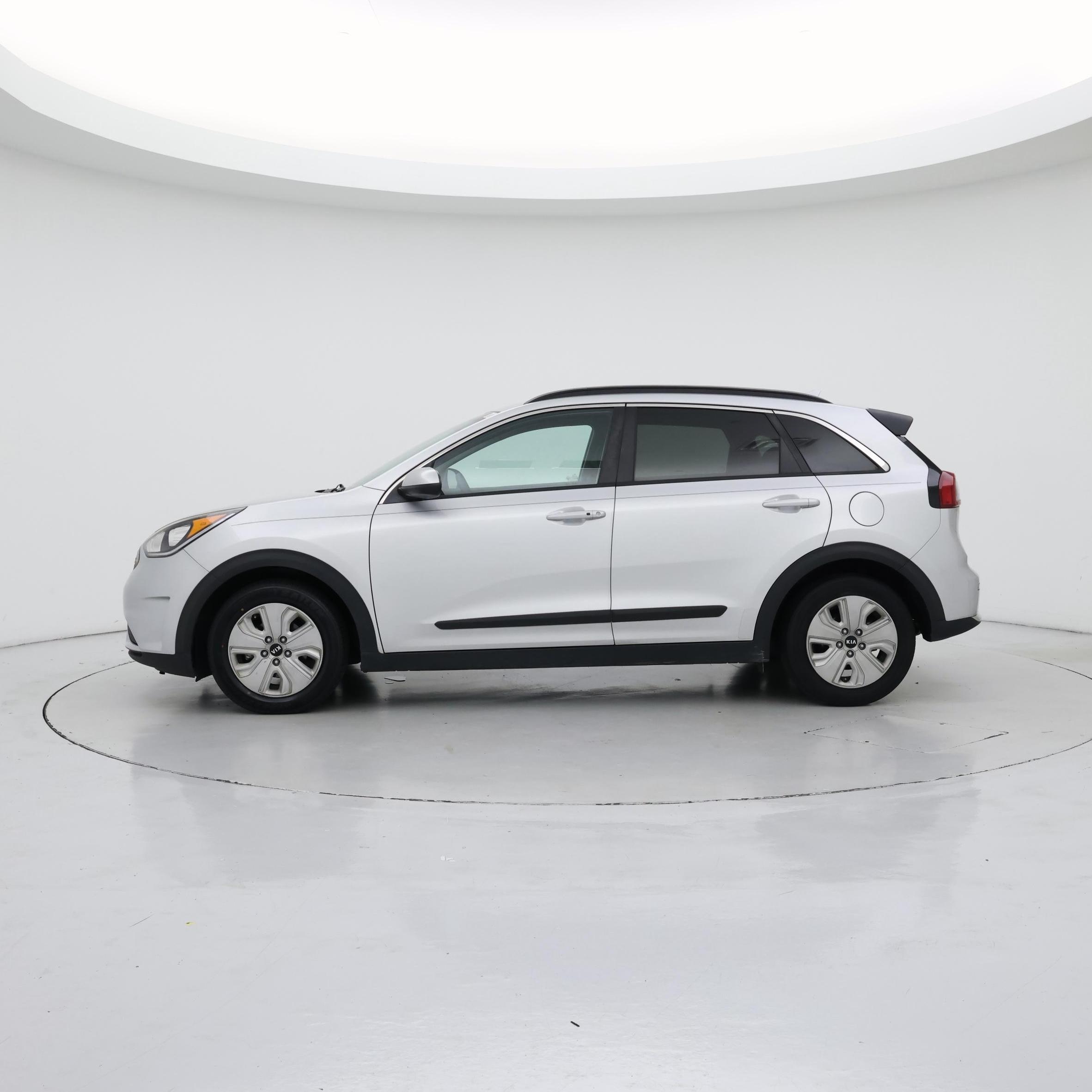 Thumbnail: 2017 Kia Niro - 3