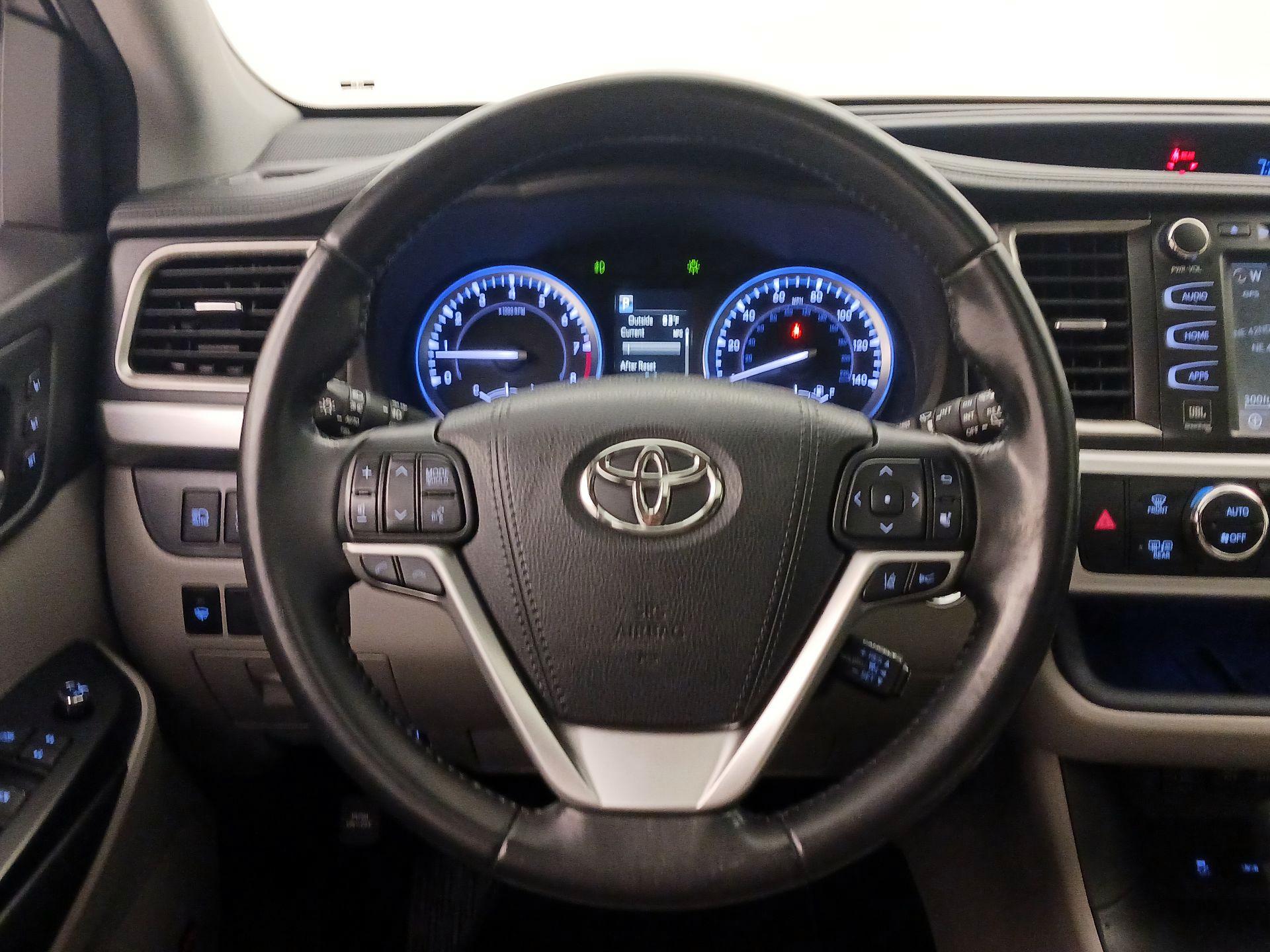 Thumbnail: 2018 Toyota Highlander - 10
