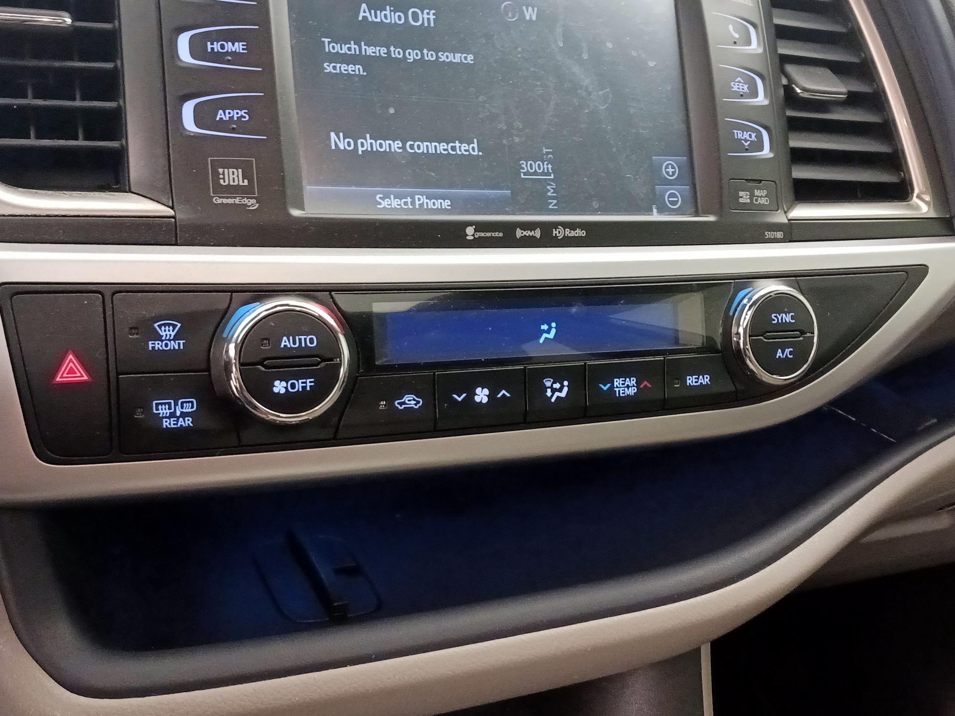 Thumbnail: 2018 Toyota Highlander - 17