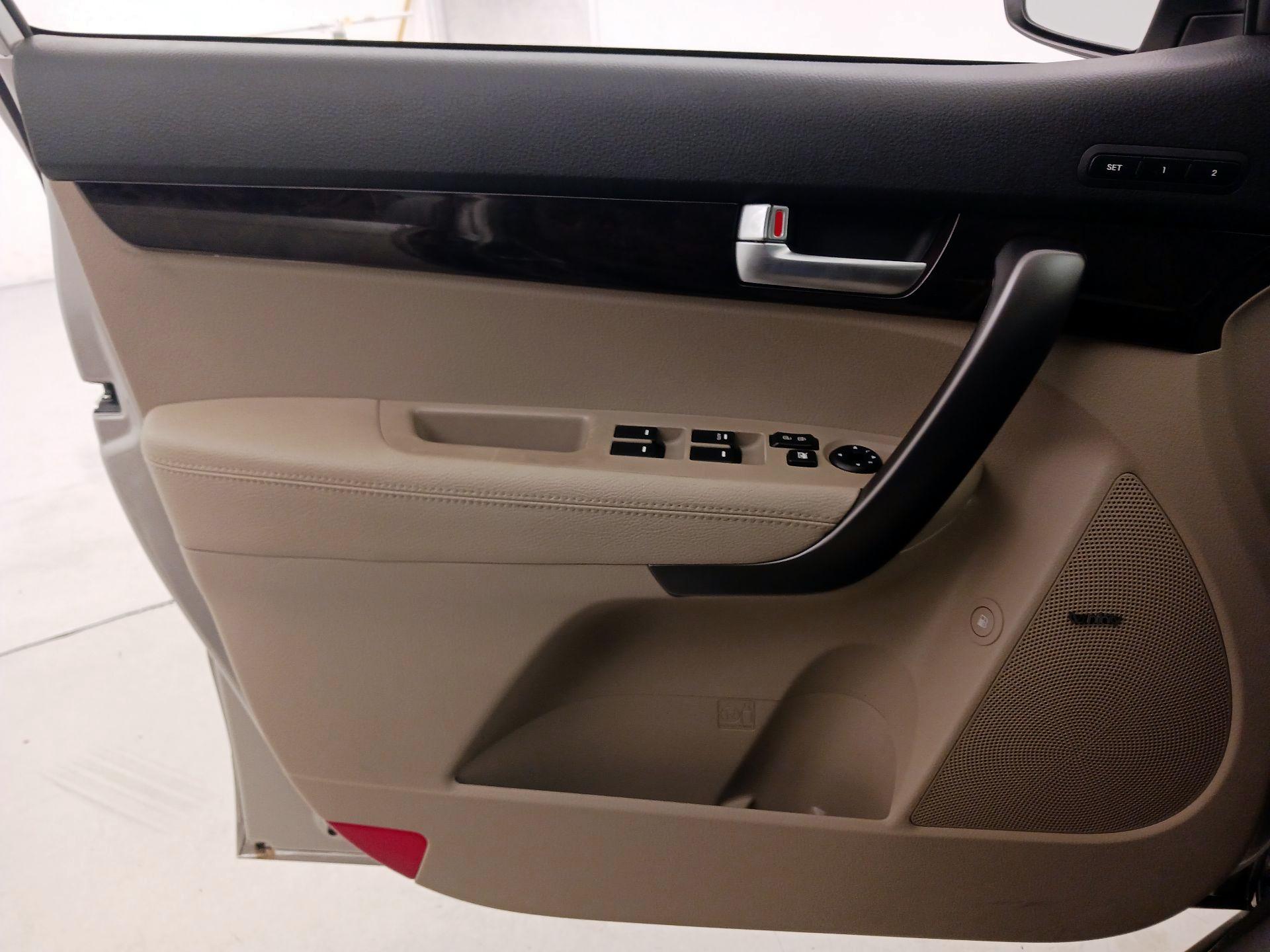Thumbnail: 2014 Kia Sorento - 12