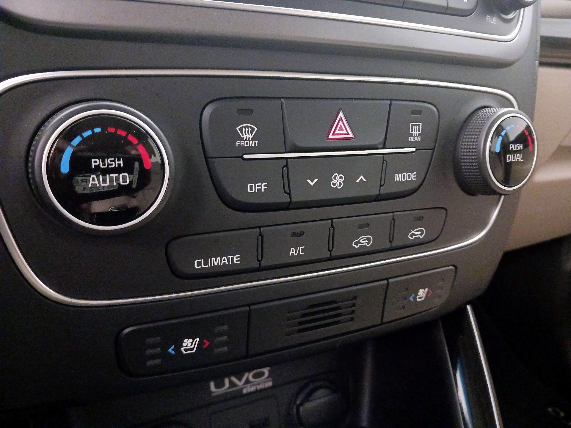 Thumbnail: 2014 Kia Sorento - 16