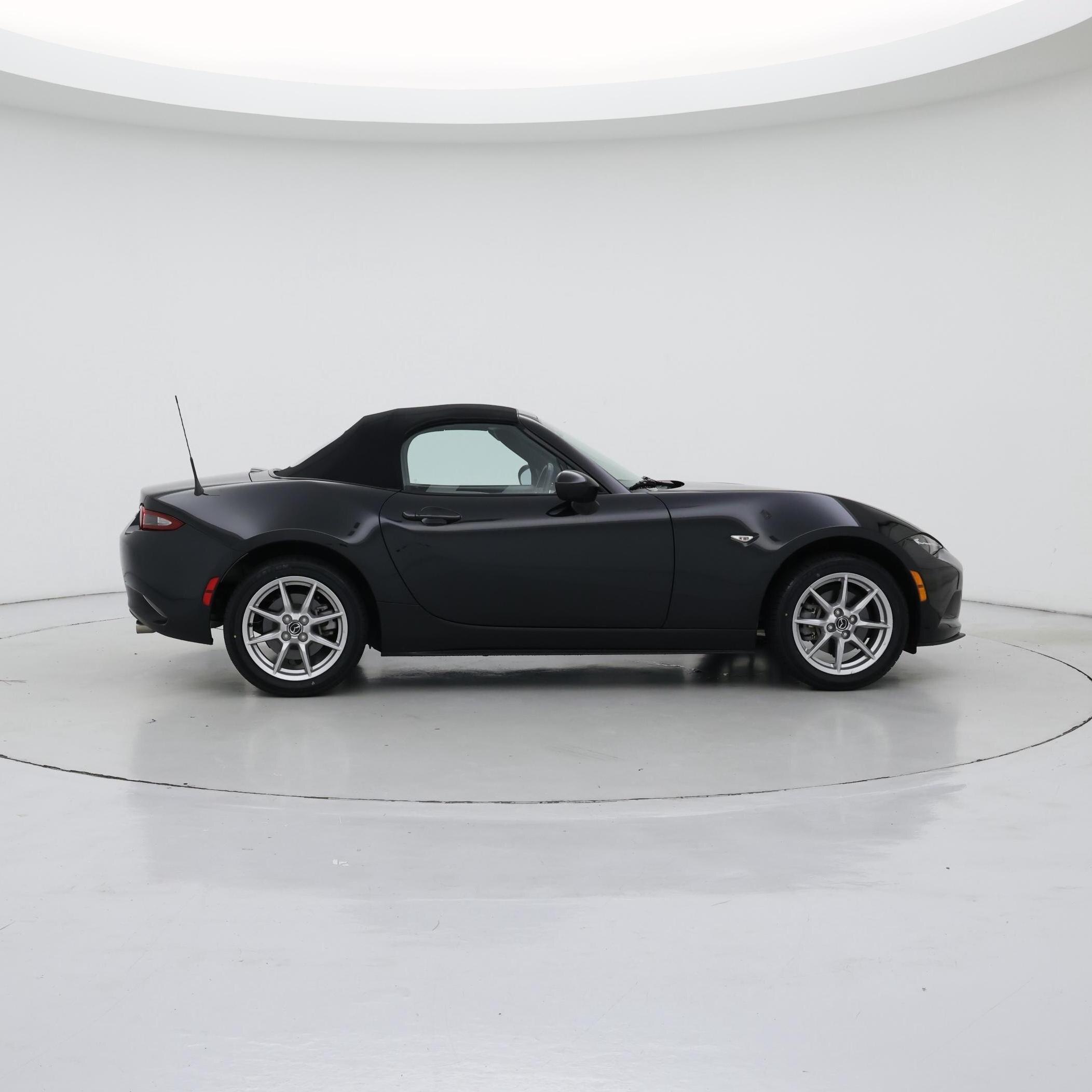 Thumbnail: 2016 Mazda MX-5 Miata - 3
