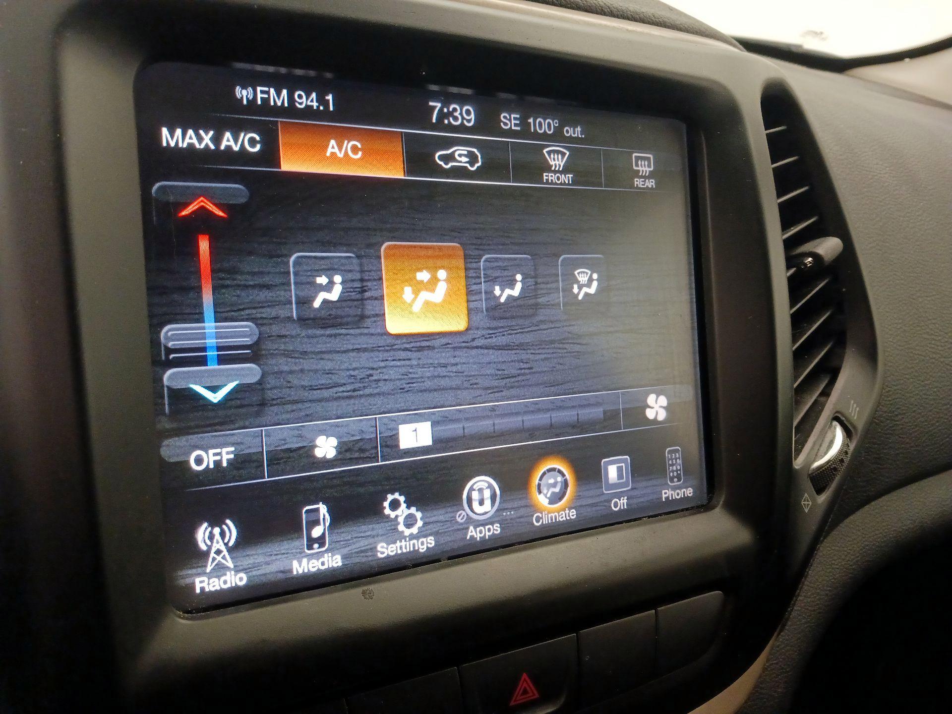 Thumbnail: 2014 Jeep Cherokee - 16