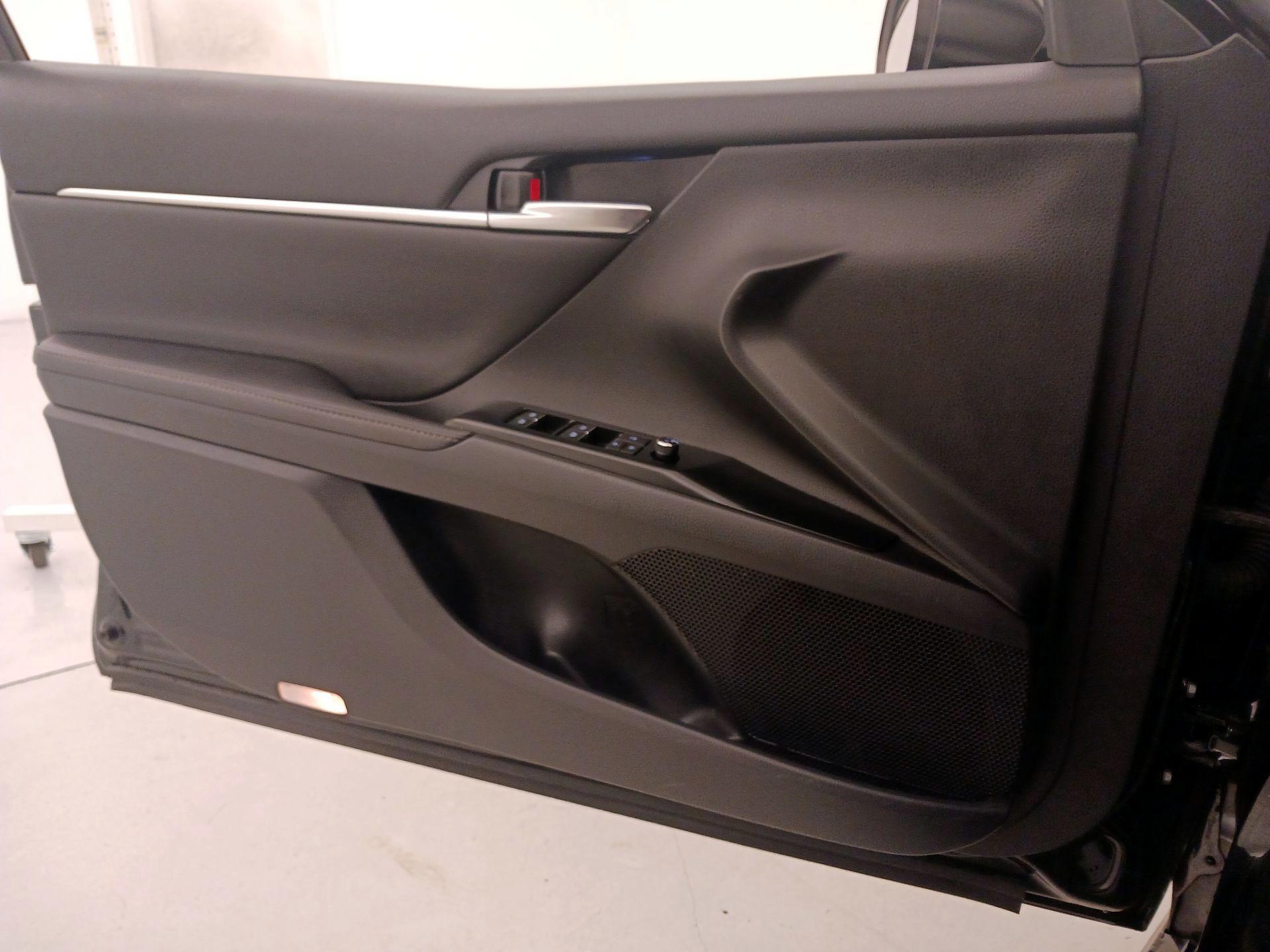 Thumbnail: 2019 Toyota Camry - 12