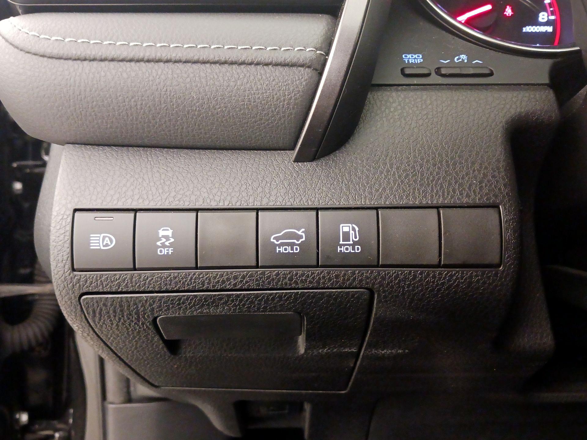 Thumbnail: 2019 Toyota Camry - 13