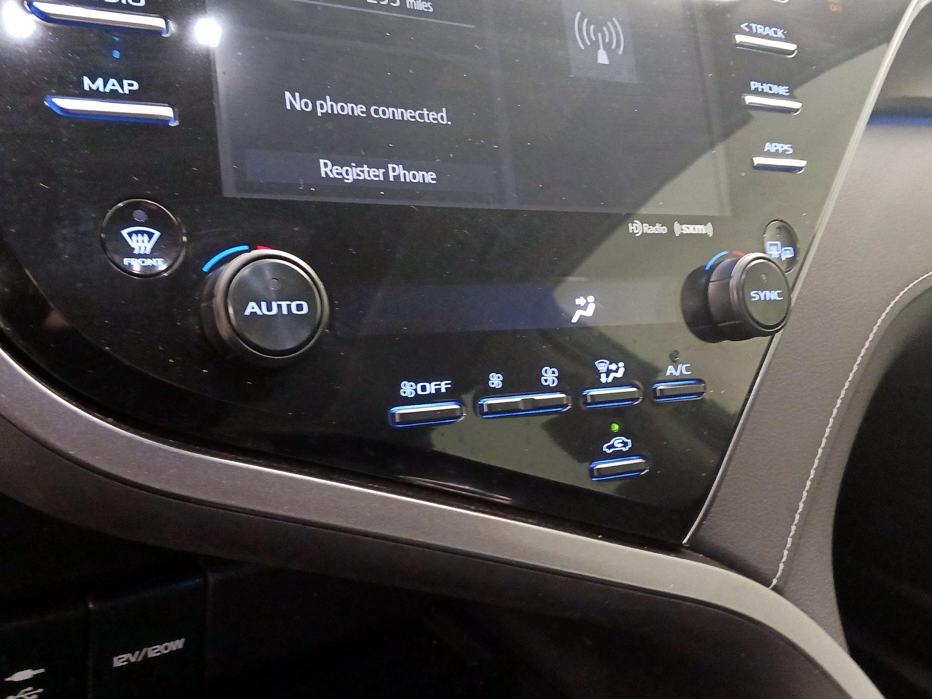Thumbnail: 2019 Toyota Camry - 16