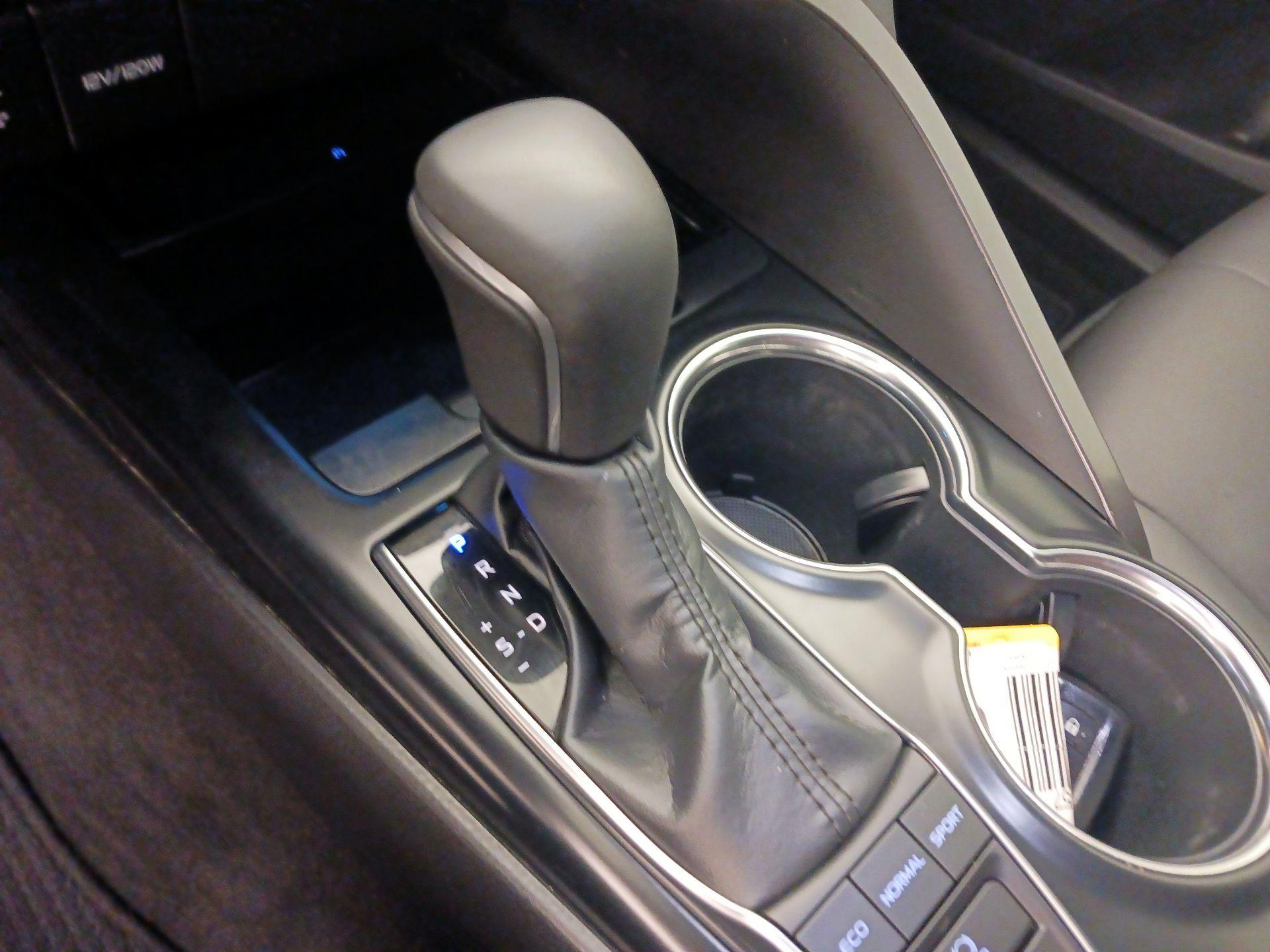 Thumbnail: 2019 Toyota Camry - 17